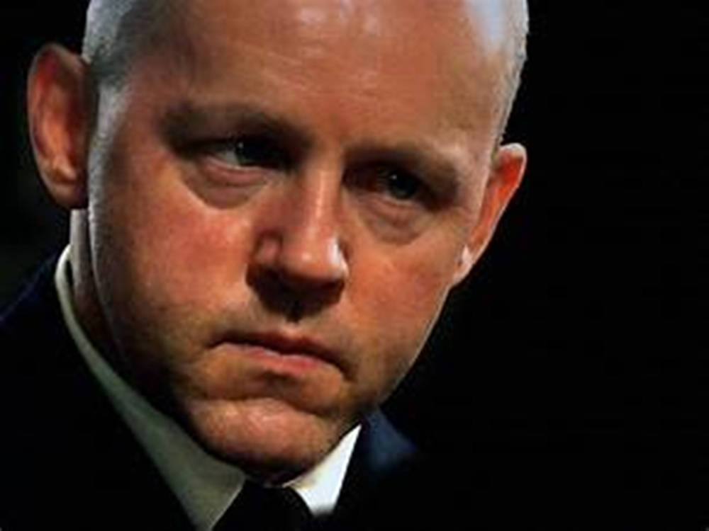 David Morse, bald man, dark suit, SD Desktop Wallpaper