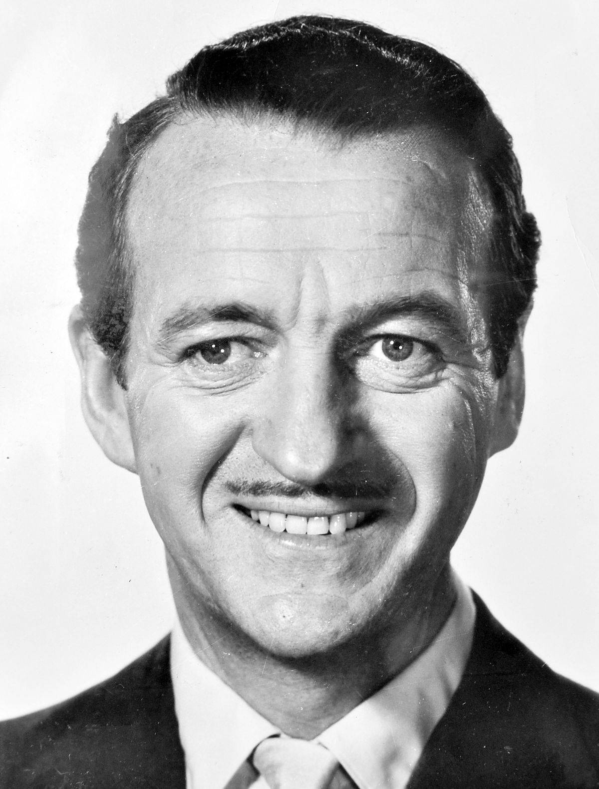 David Niven, smiling portrait, black and white, HD Phone Wallpaper