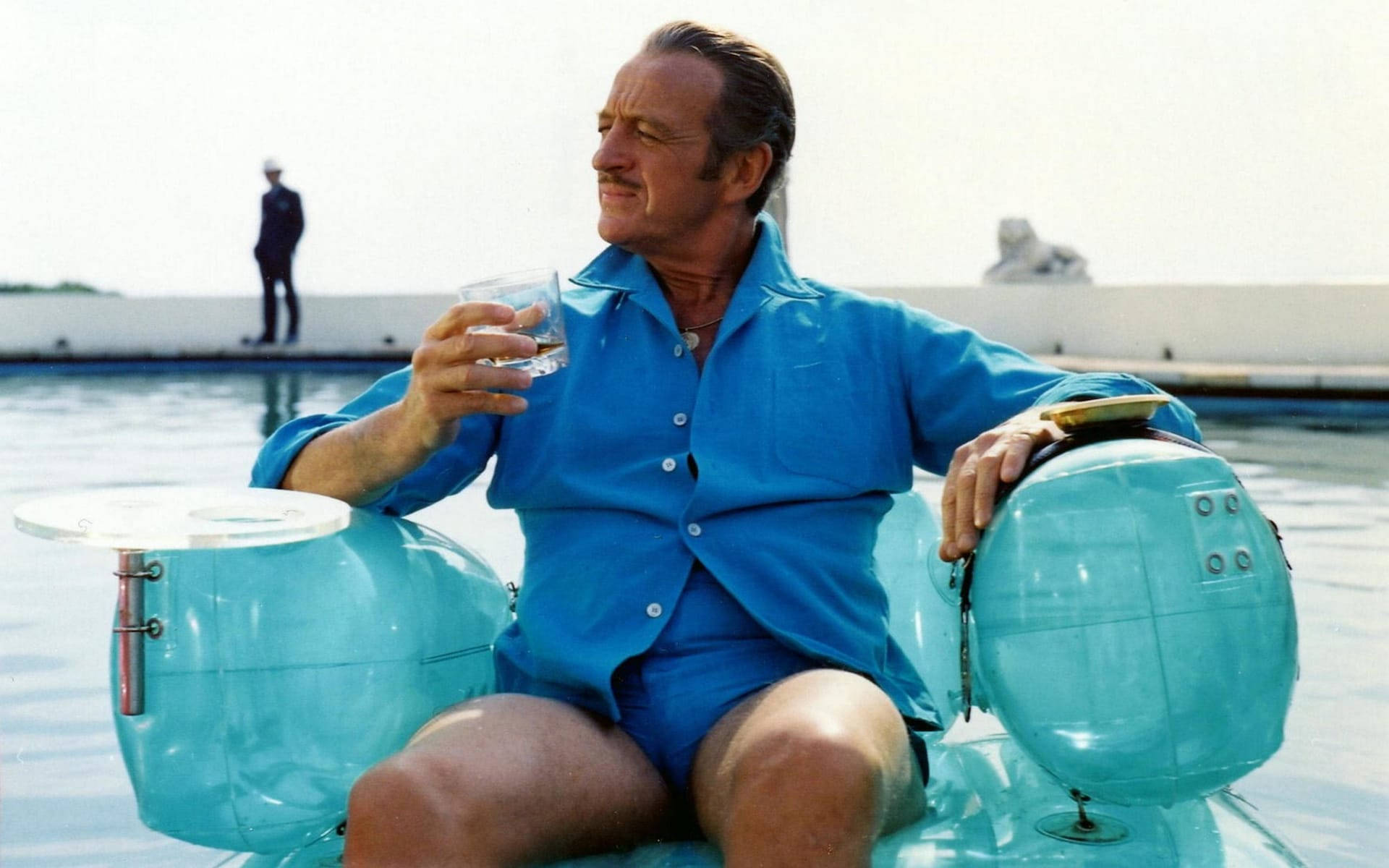 David Niven, blue shirt, turquoise inflatable float, Full HD Desktop Wallpaper