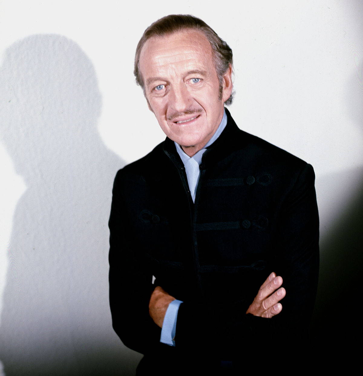 David Niven, black coat, light blue shirt, SD Phone Wallpaper