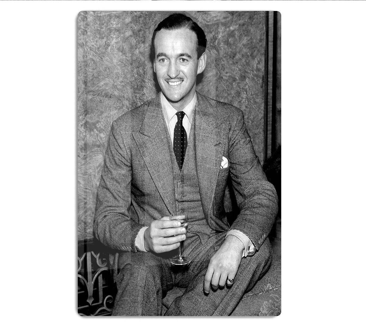 David Niven, checkered suit, wine glass, SD Desktop Wallpaper