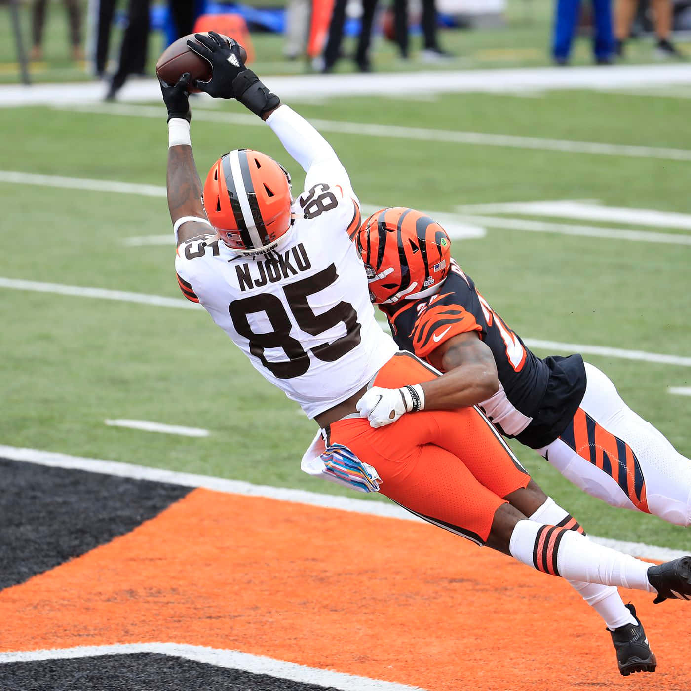 David Njoku, white, orange, HD Desktop Wallpaper