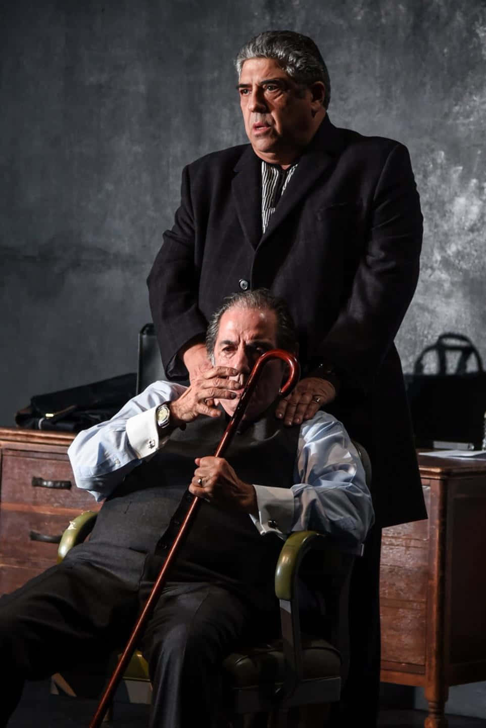 David Proval, dark suit, red cane, HD Phone Wallpaper