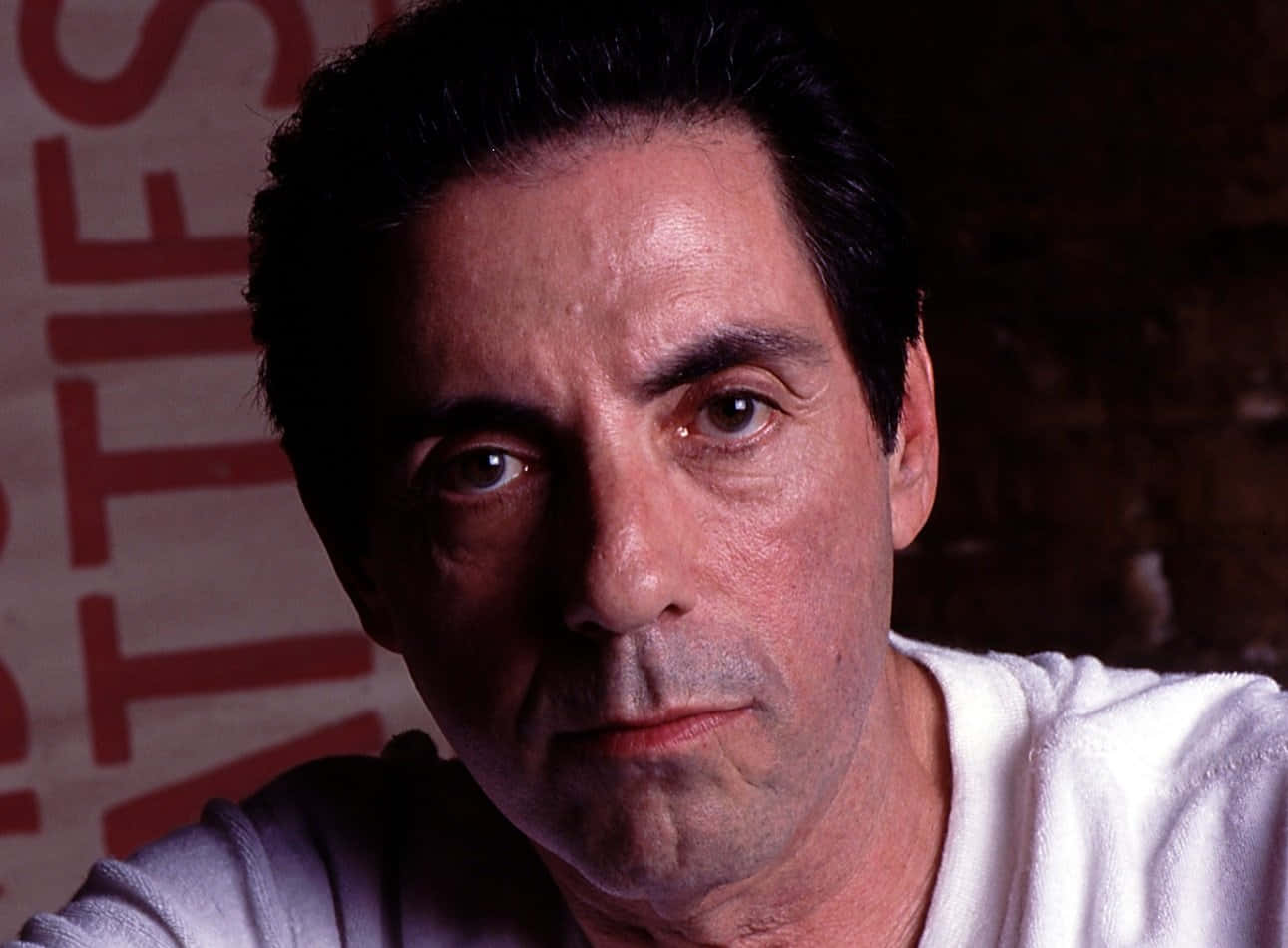 David Proval, white shirt, brick wall, HD Desktop Wallpaper