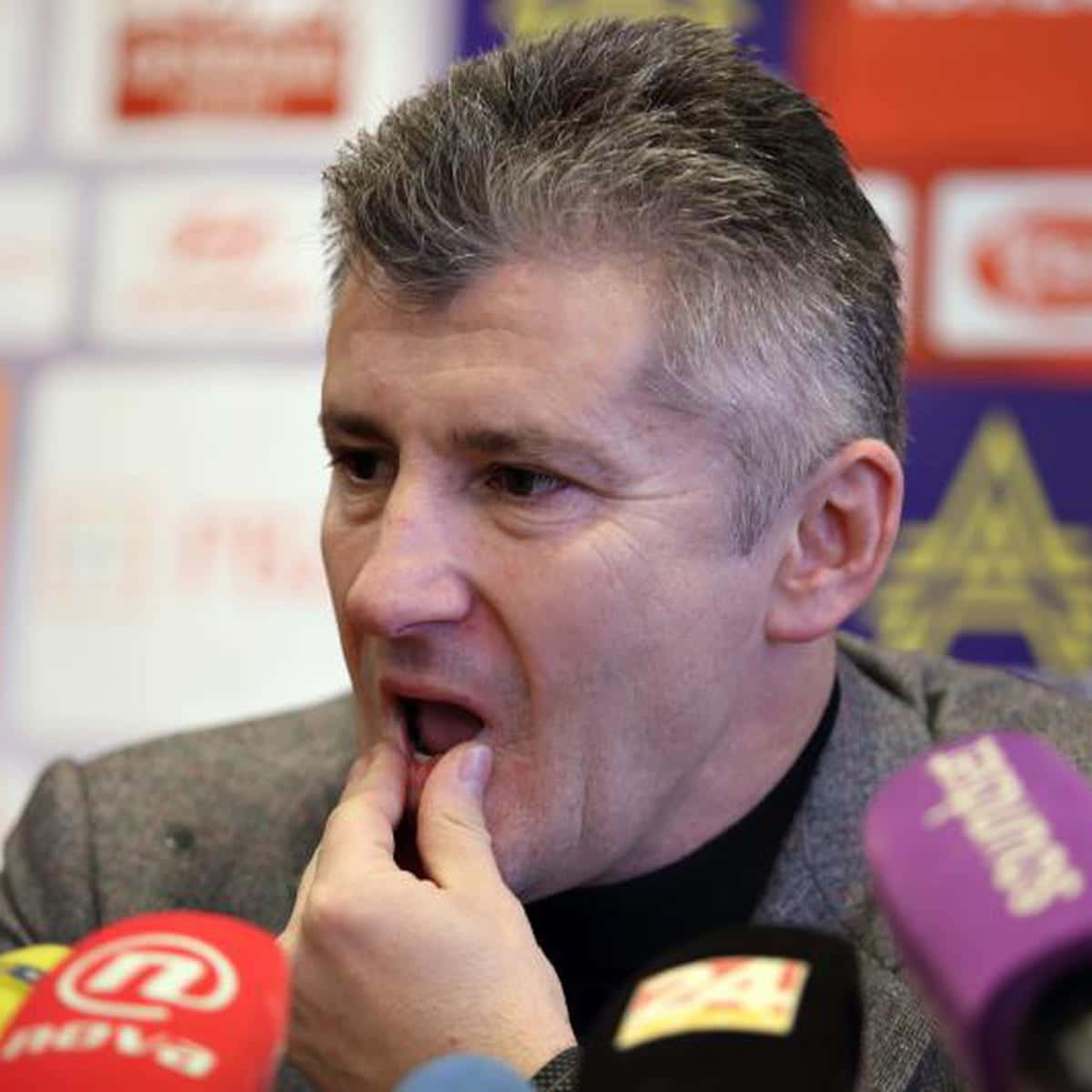 Davor Suker, press conference, colorful microphones, SD Desktop Wallpaper