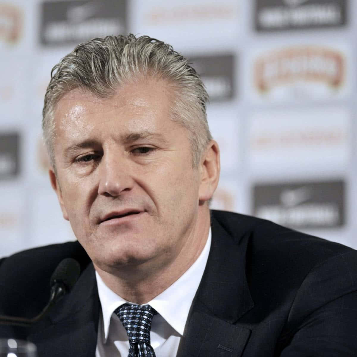 Davor Suker, football game presscon, middle-aged man, SD Desktop Wallpaper