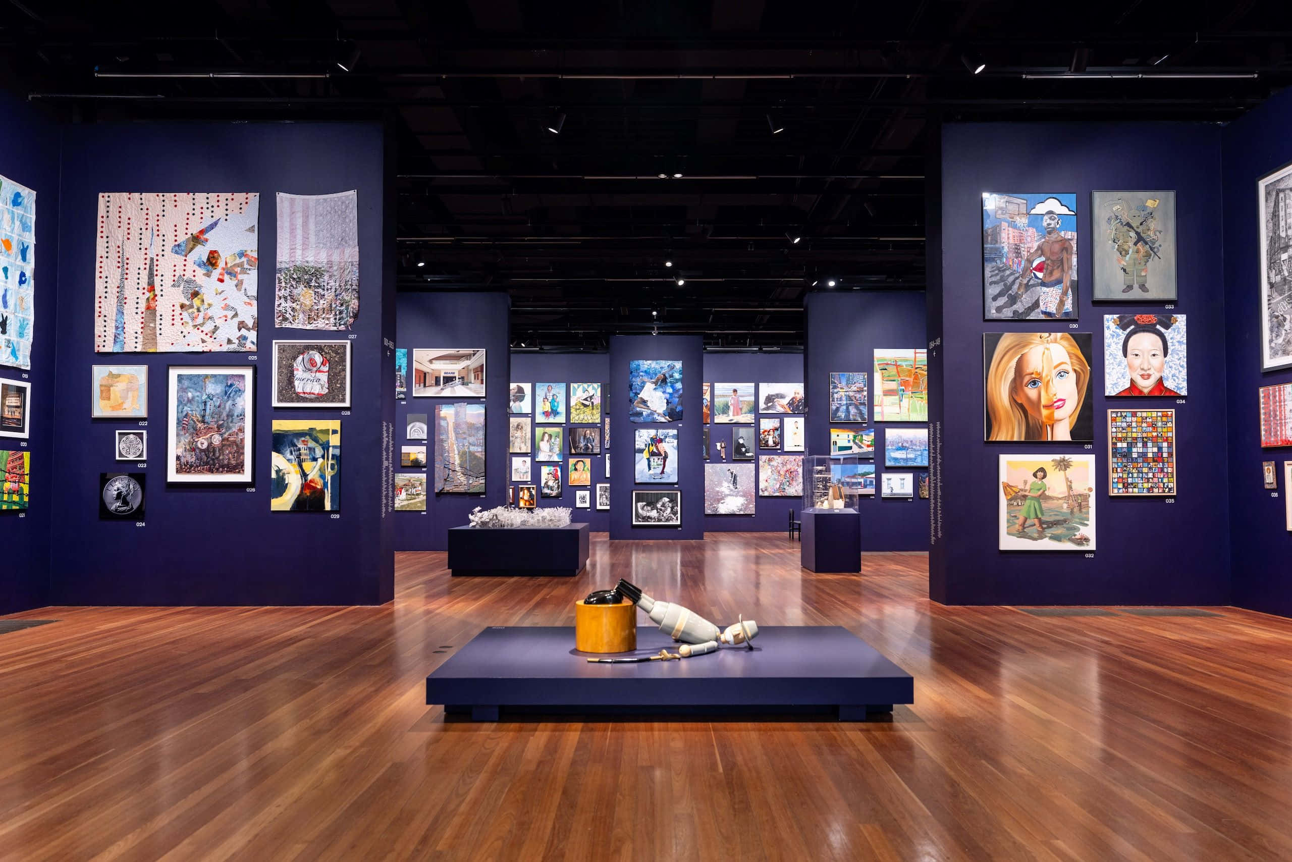 De Young Museum, art exhibition hall, deep blue walls, 2K Desktop Wallpaper