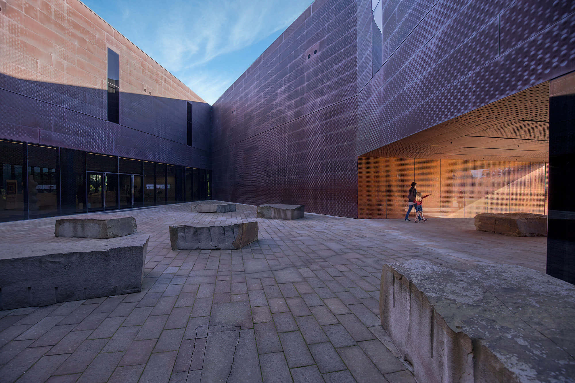 De Young Museum, courtyard, textured metallic walls, Full HD Desktop Wallpaper