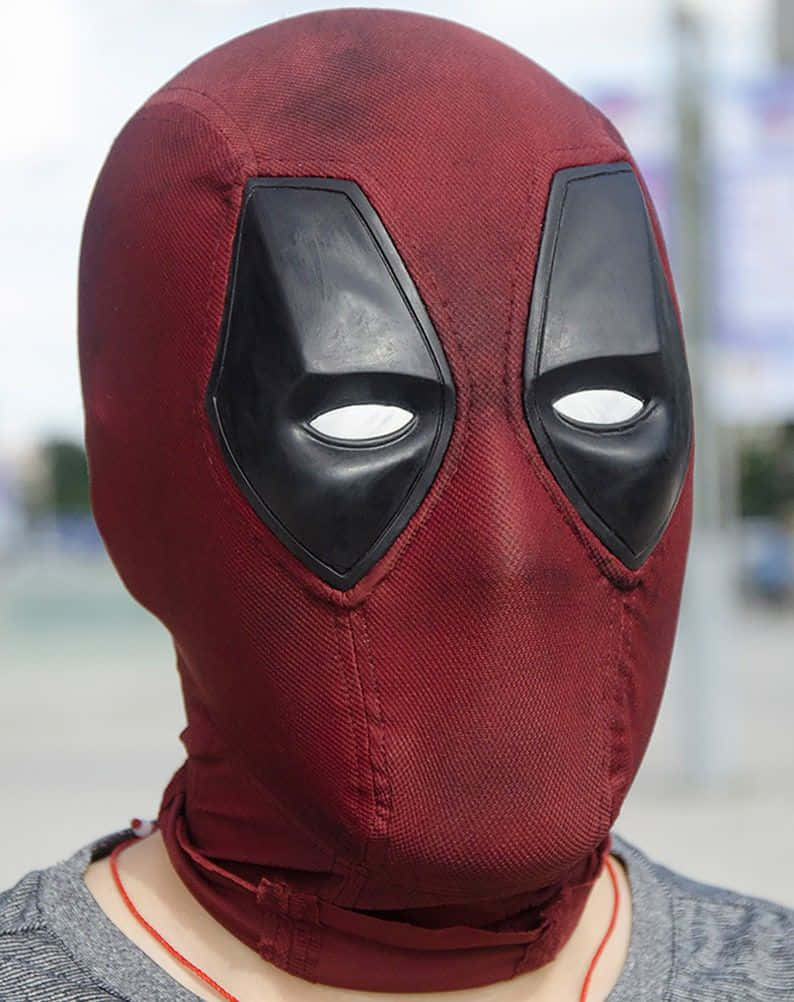 Deadpool mask, red and black, white eye lenses, SD Phone Wallpaper
