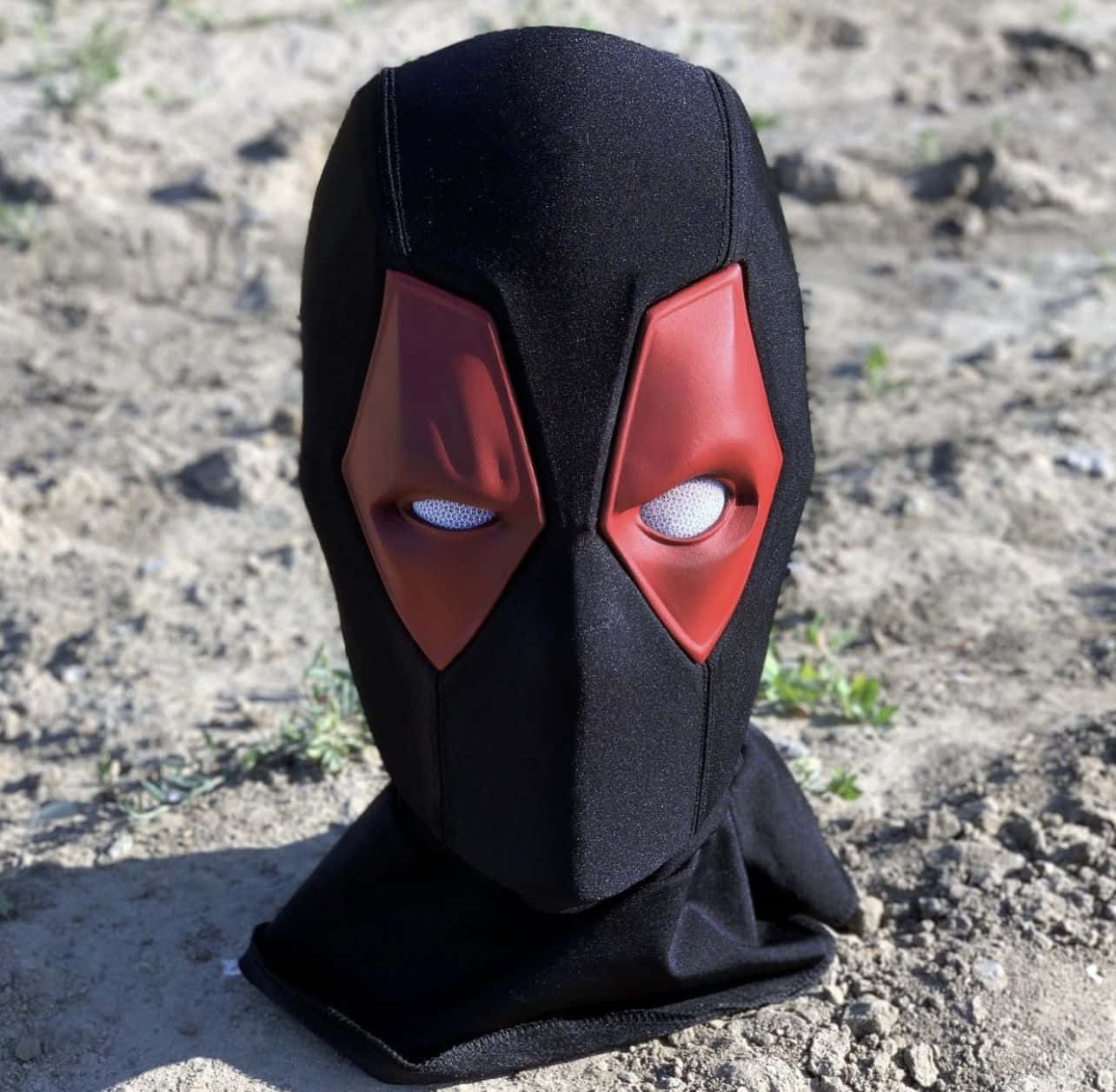 Deadpool Mask, black and red, white mesh eyes, HD Desktop Wallpaper