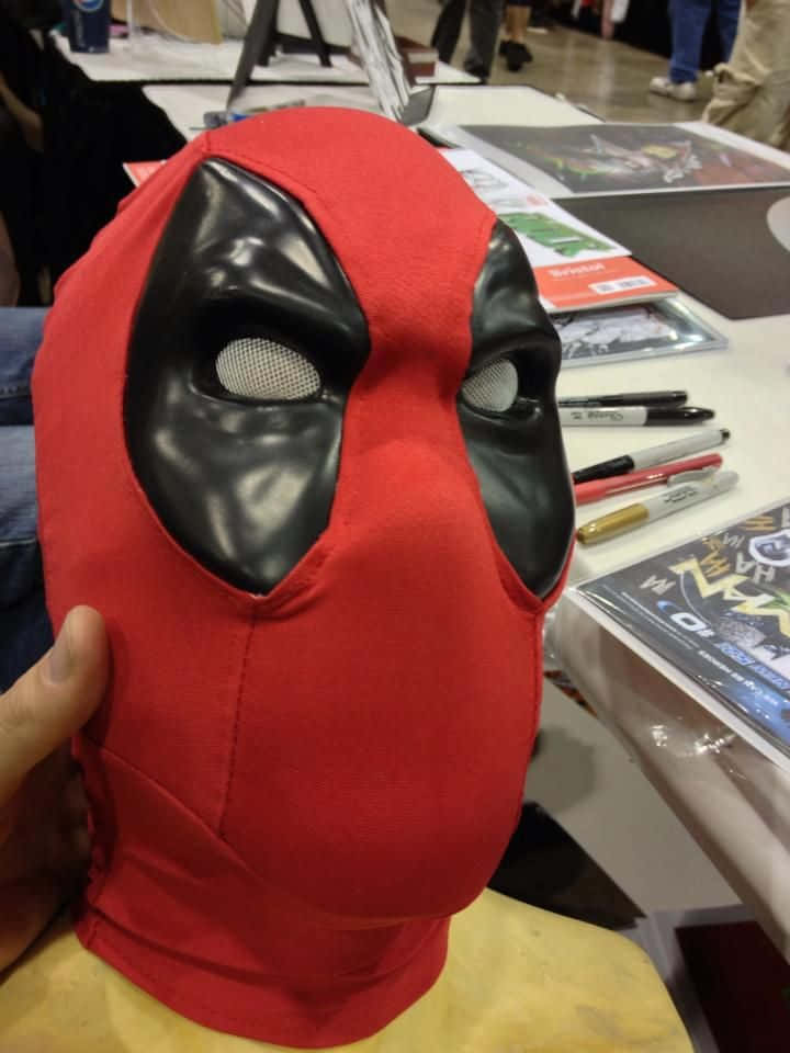 Deadpool mask, red and black, mesh eye holes, SD Phone Wallpaper