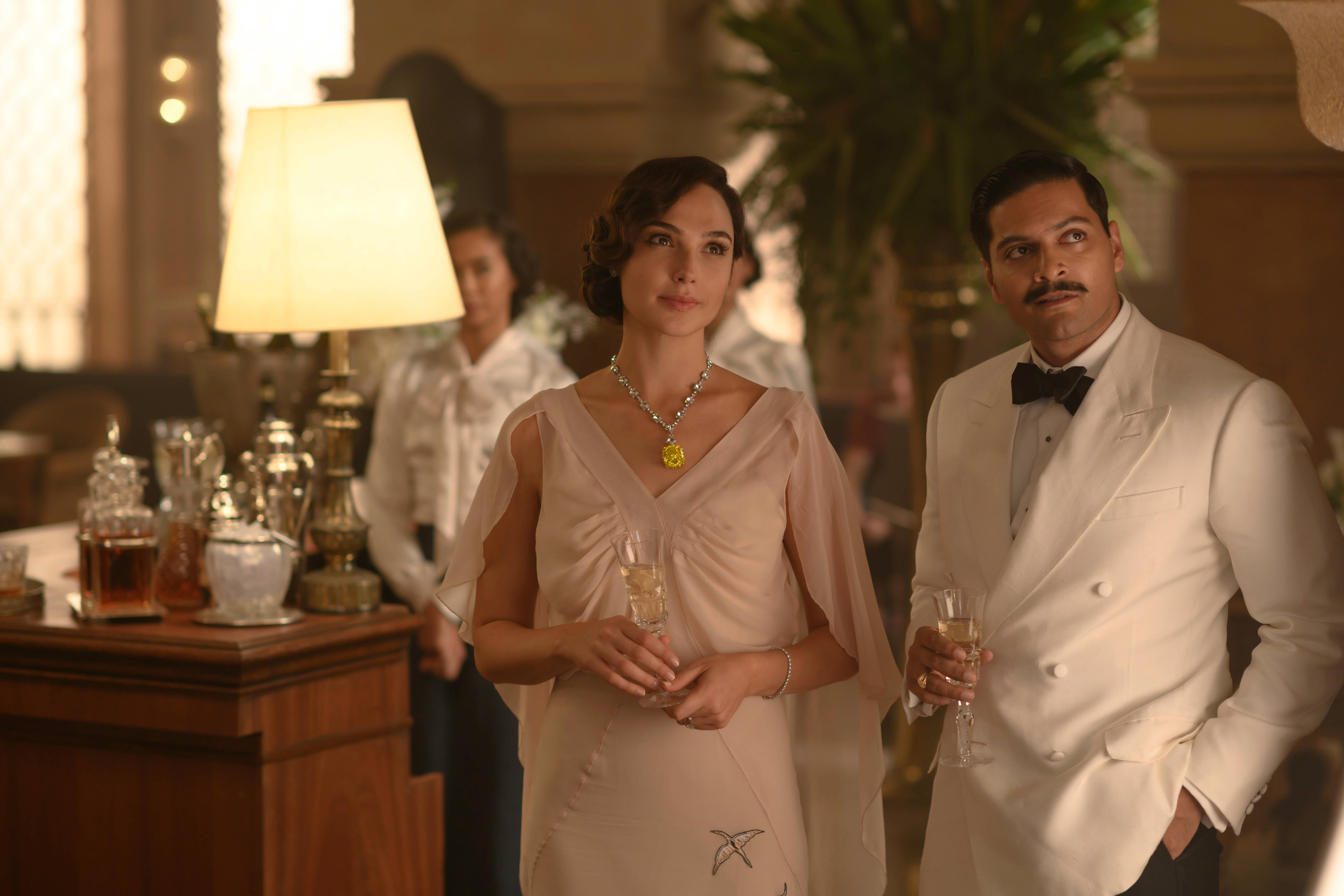 Death On The Nile, cousins, vintage white attire, 5K Desktop Wallpaper