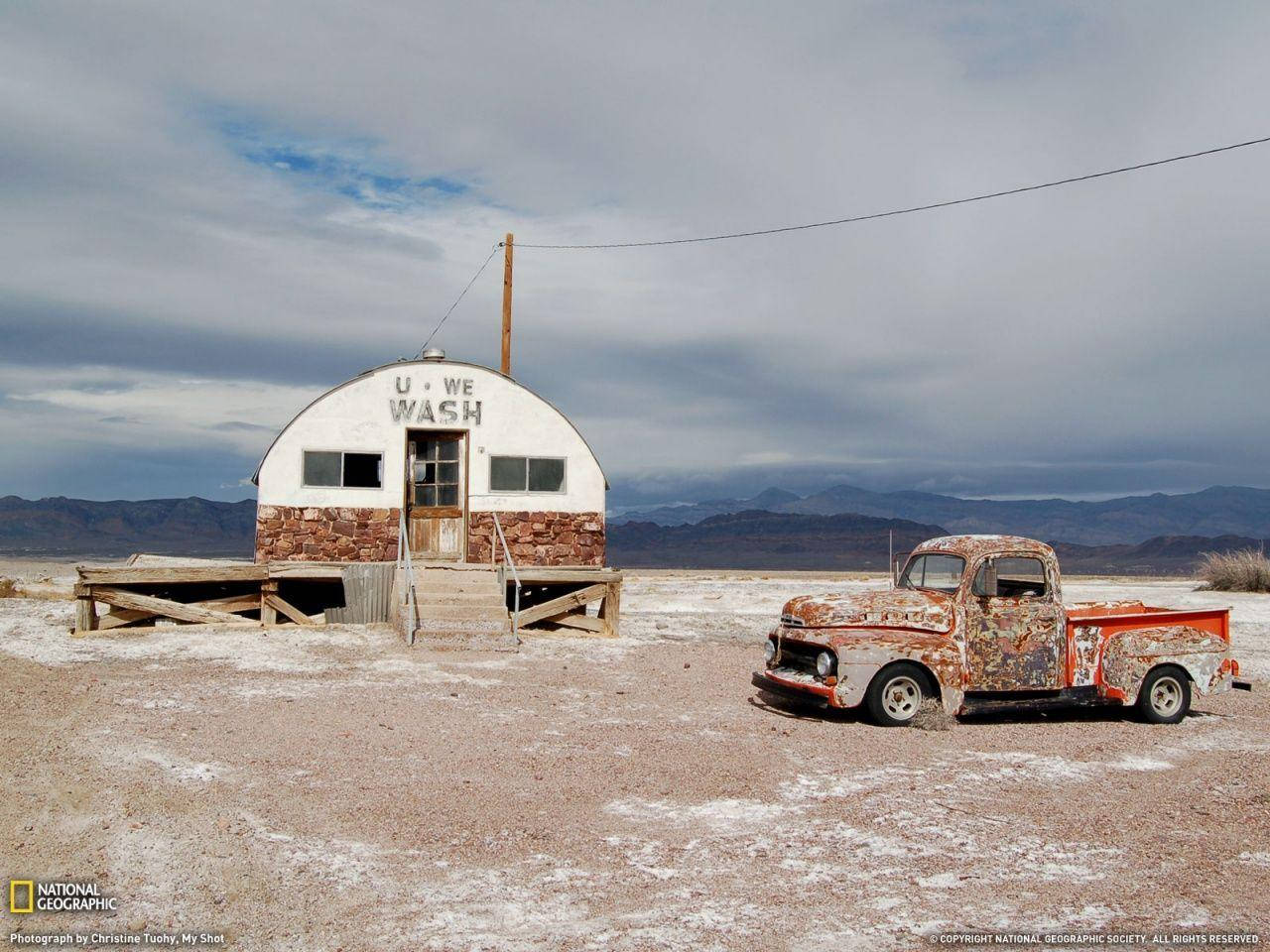 Death Valley, rusty vintage truck, dilapidated U-Wash building, HD Desktop Wallpaper