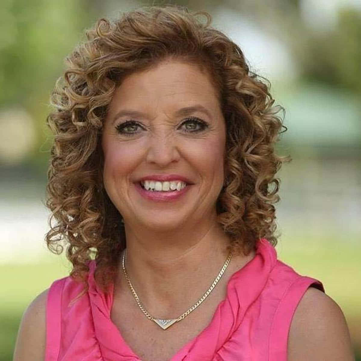 Debbie Wasserman Schultz, Congress Session, bright pink top, SD Desktop Wallpaper