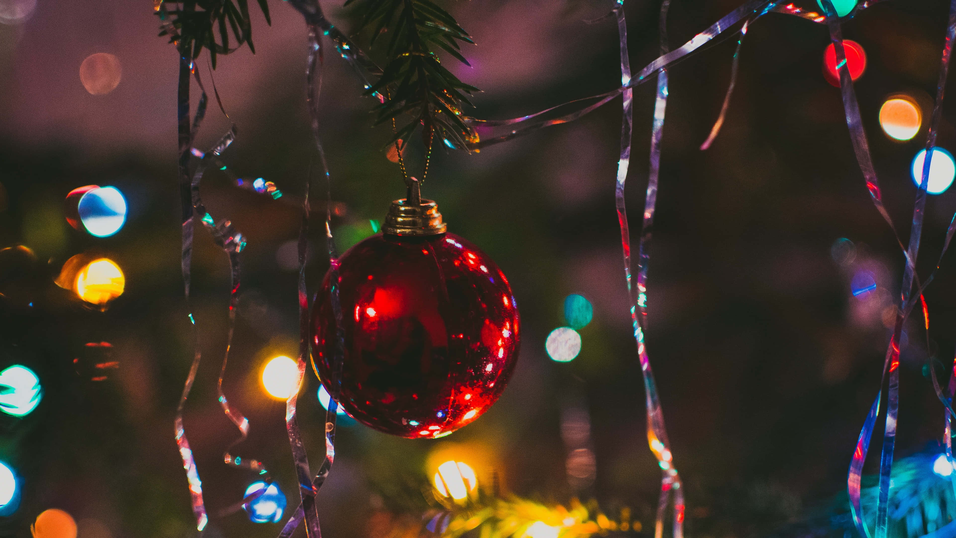 Christmas PC, red Christmas ornament, pine branch, 4K Desktop Wallpaper