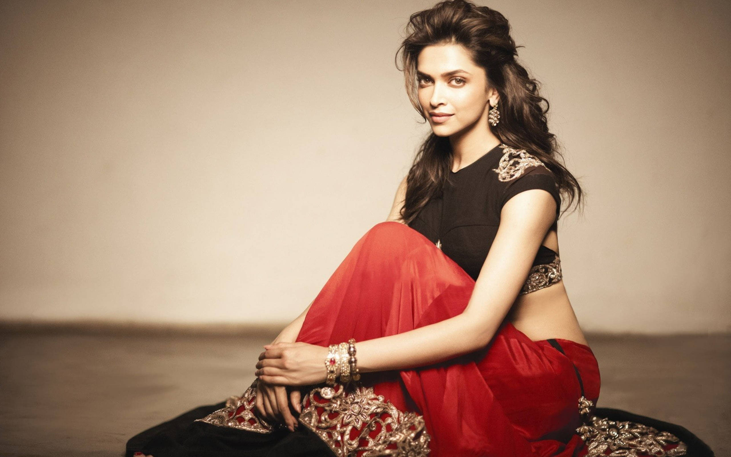 Deepika Padukone, black red lehenga, red and black traditional outfit, 2K Desktop Wallpaper