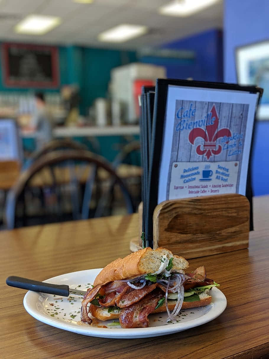 Delectable restaurant, crispy bacon sandwich, onions, SD Phone Wallpaper