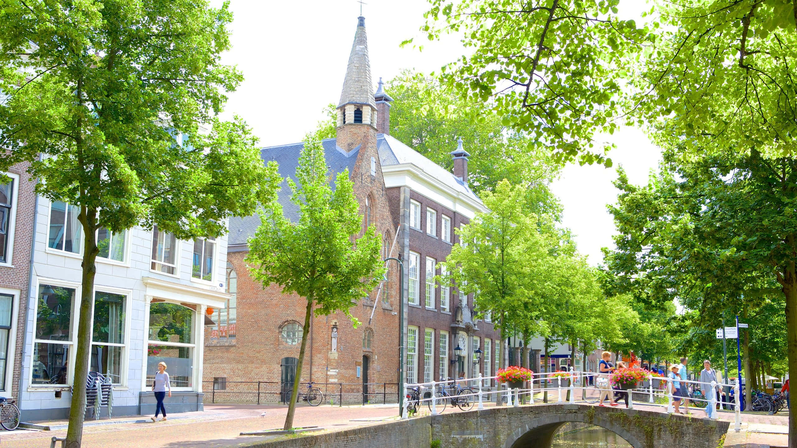 Delft, summer, canal scene, 2K Desktop Wallpaper