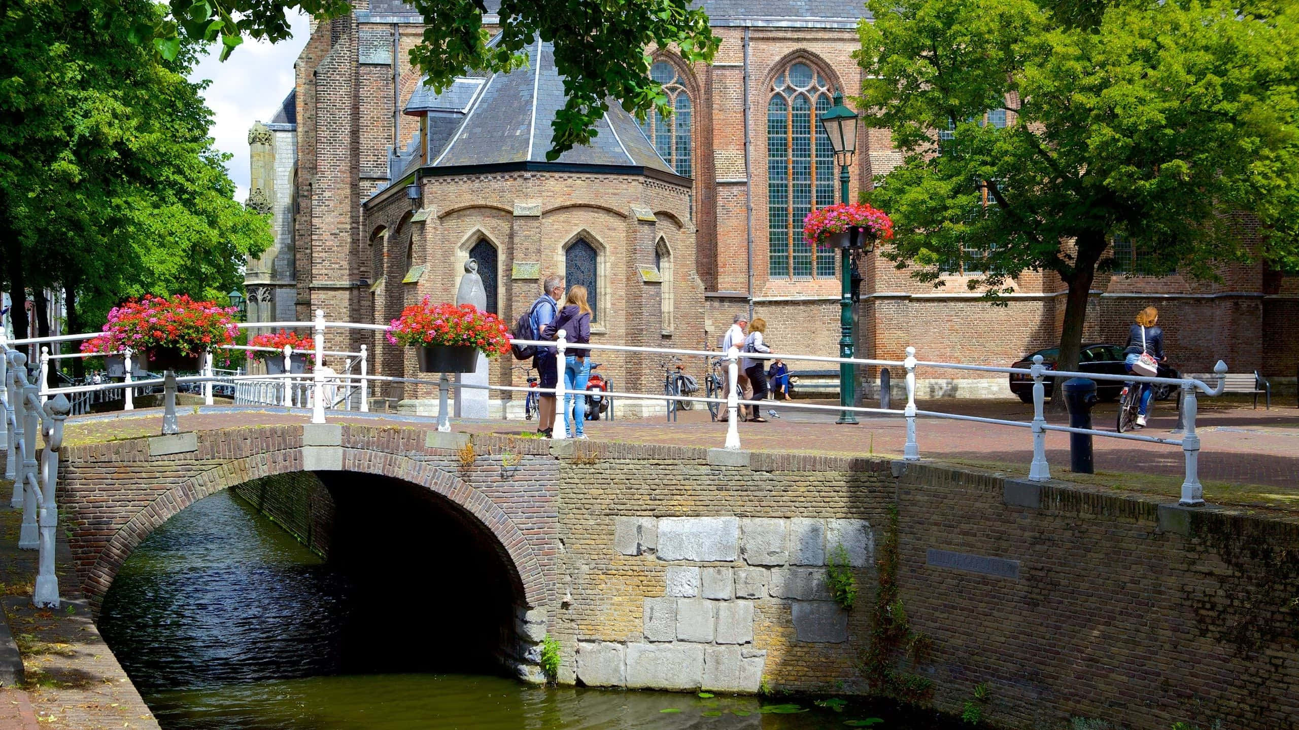 Delft, canal bridge, summer scene, 2K Desktop Wallpaper