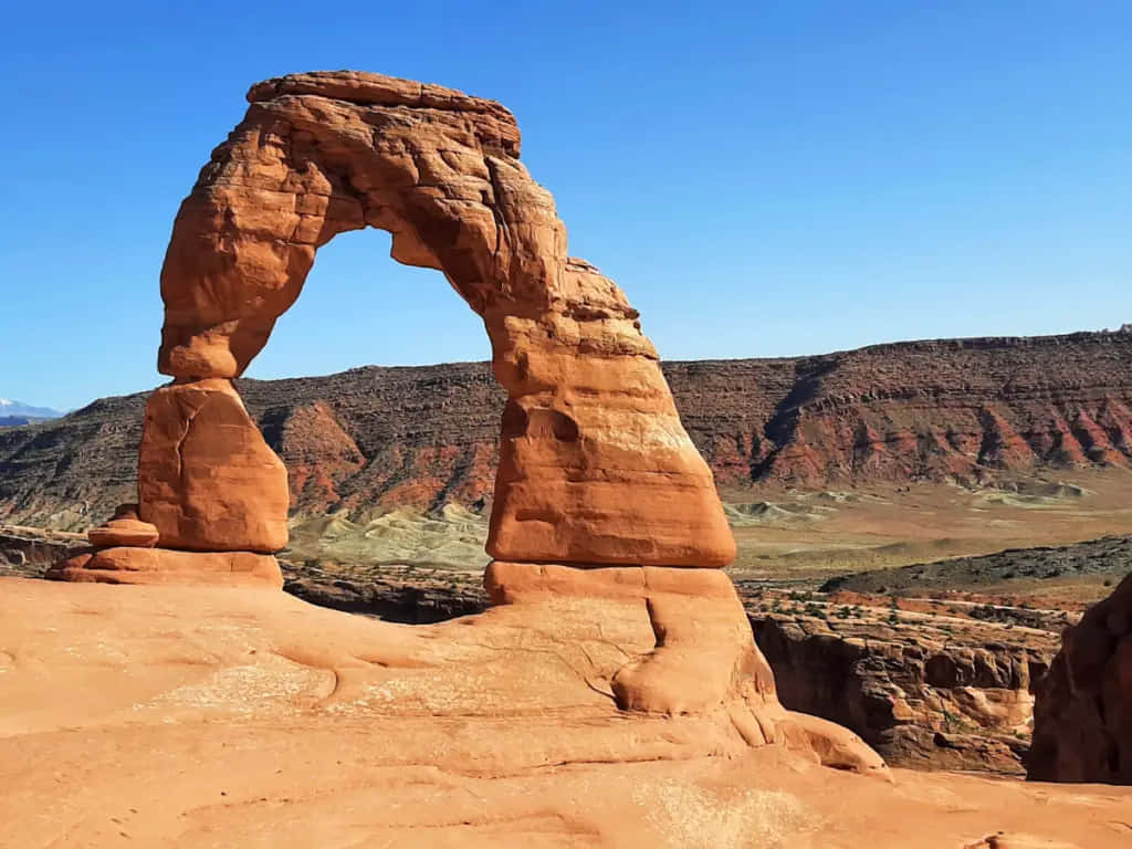 Delicate Arch, red sandstone, clear blue sky, SD Desktop Wallpaper
