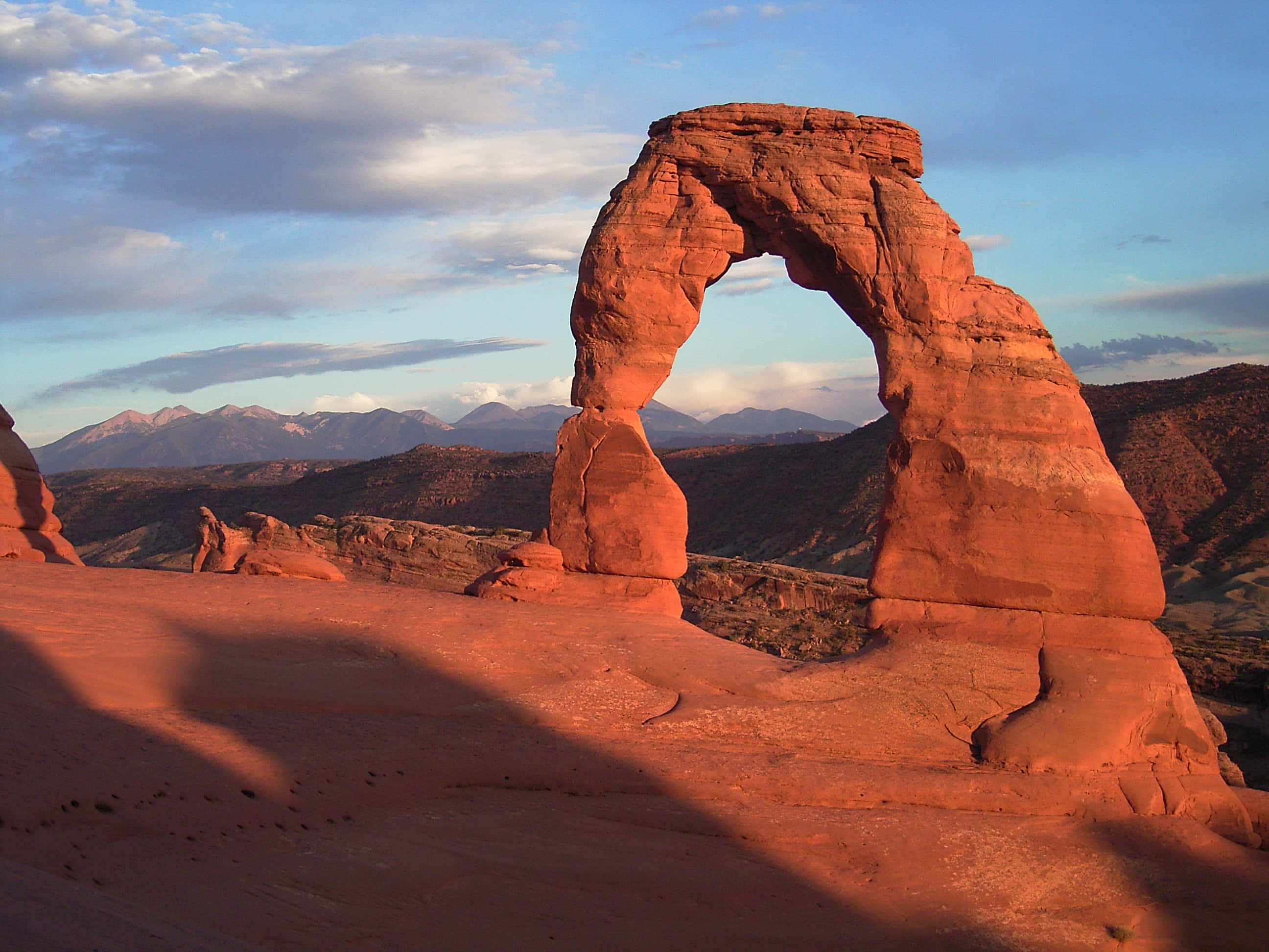 Delicate Arch, red sandstone, sunset, 2K Desktop Wallpaper