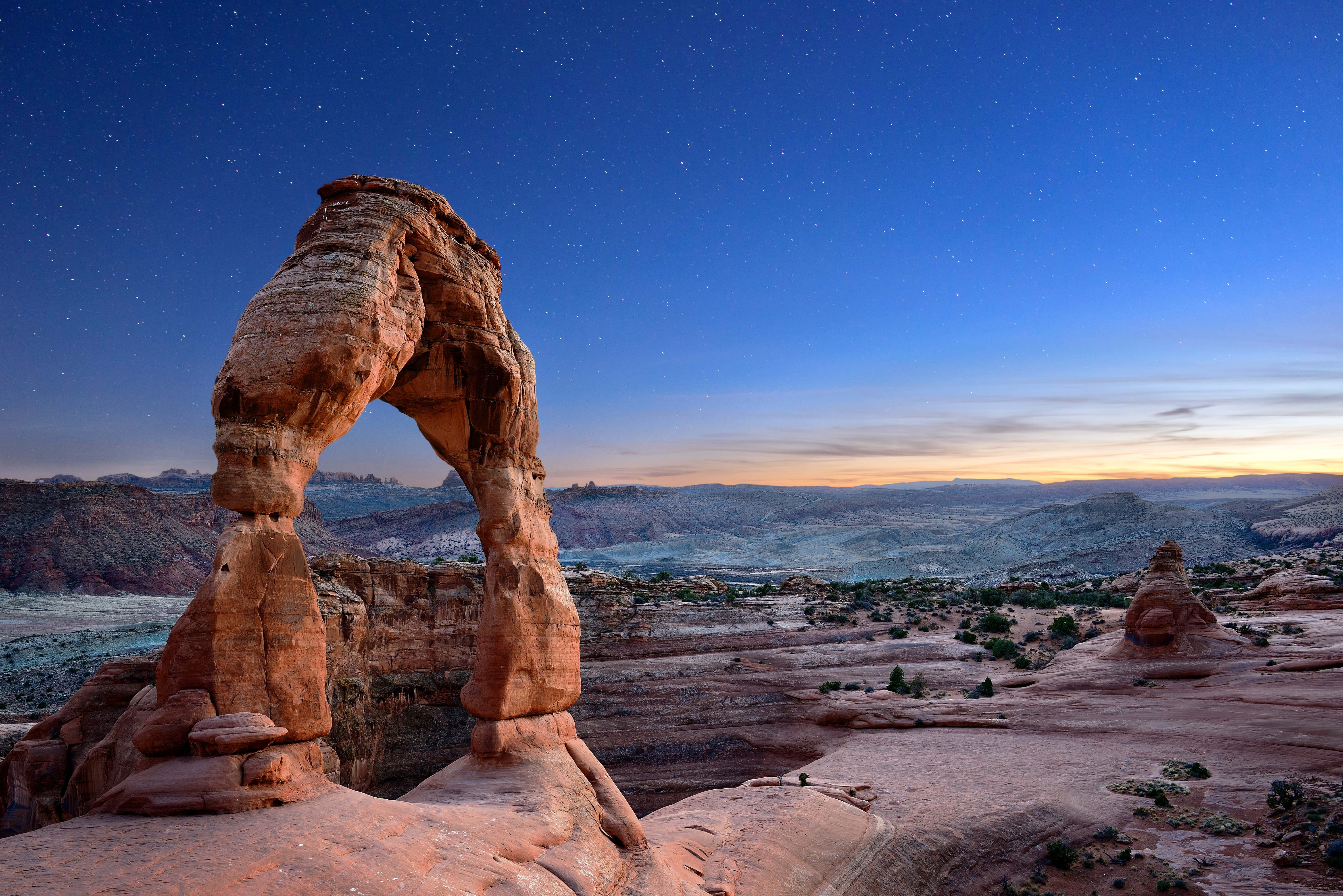Delicate Arch, sandstone arch, starry twilight sky, 5K Desktop Wallpaper