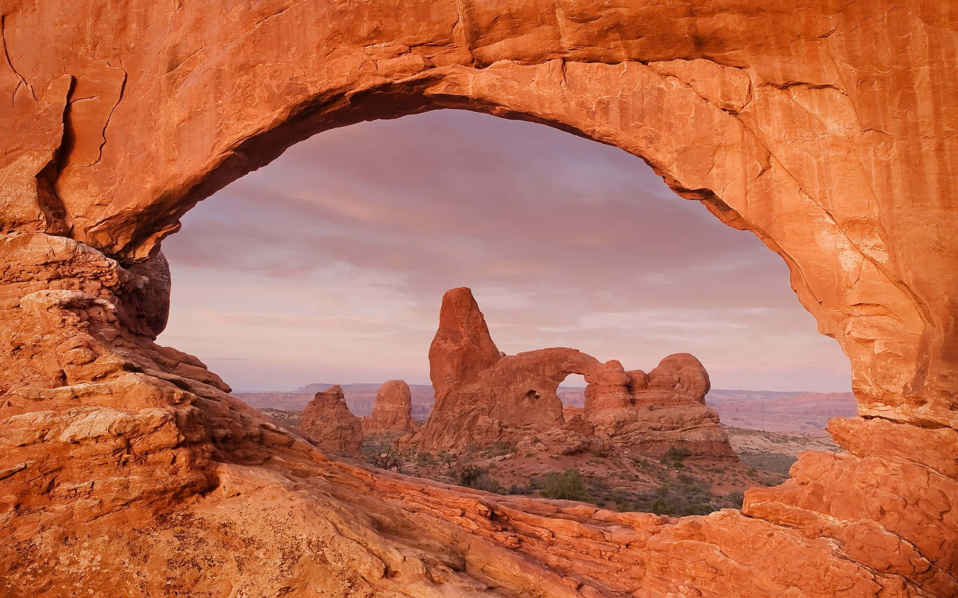 Delicate Arch, red sandstone arch, distant rock formation, Full HD Desktop Wallpaper