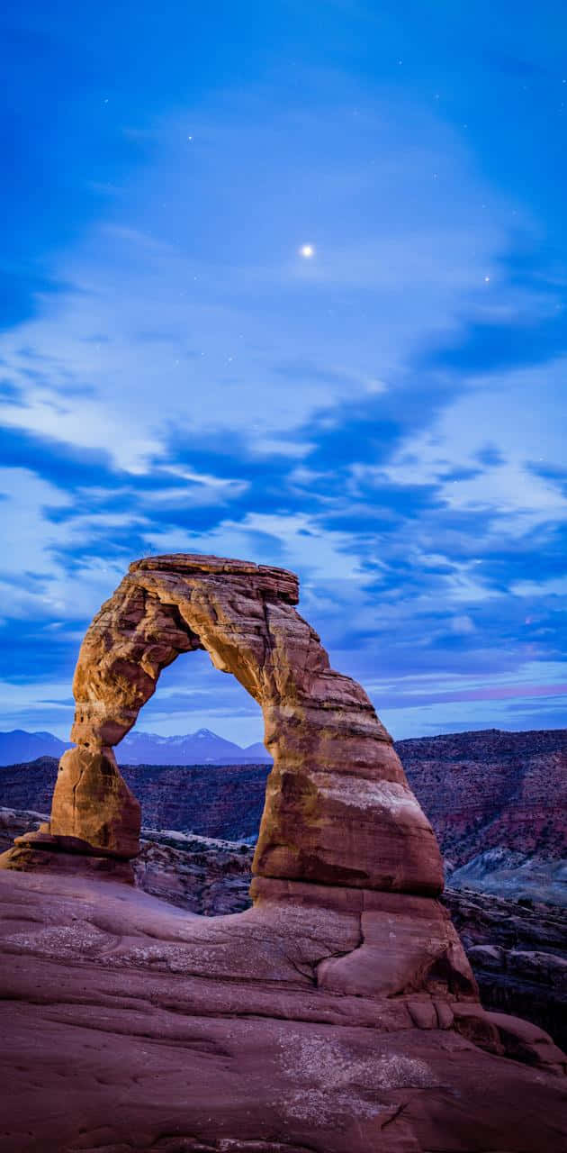 Delicate Arch, starry twilight sky, soft clouds, HD Phone Wallpaper
