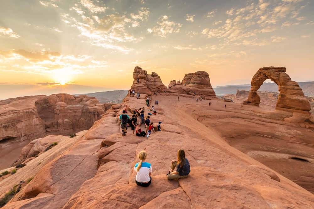 Delicate Arch, sunrise, red rock plateau, SD Desktop Wallpaper