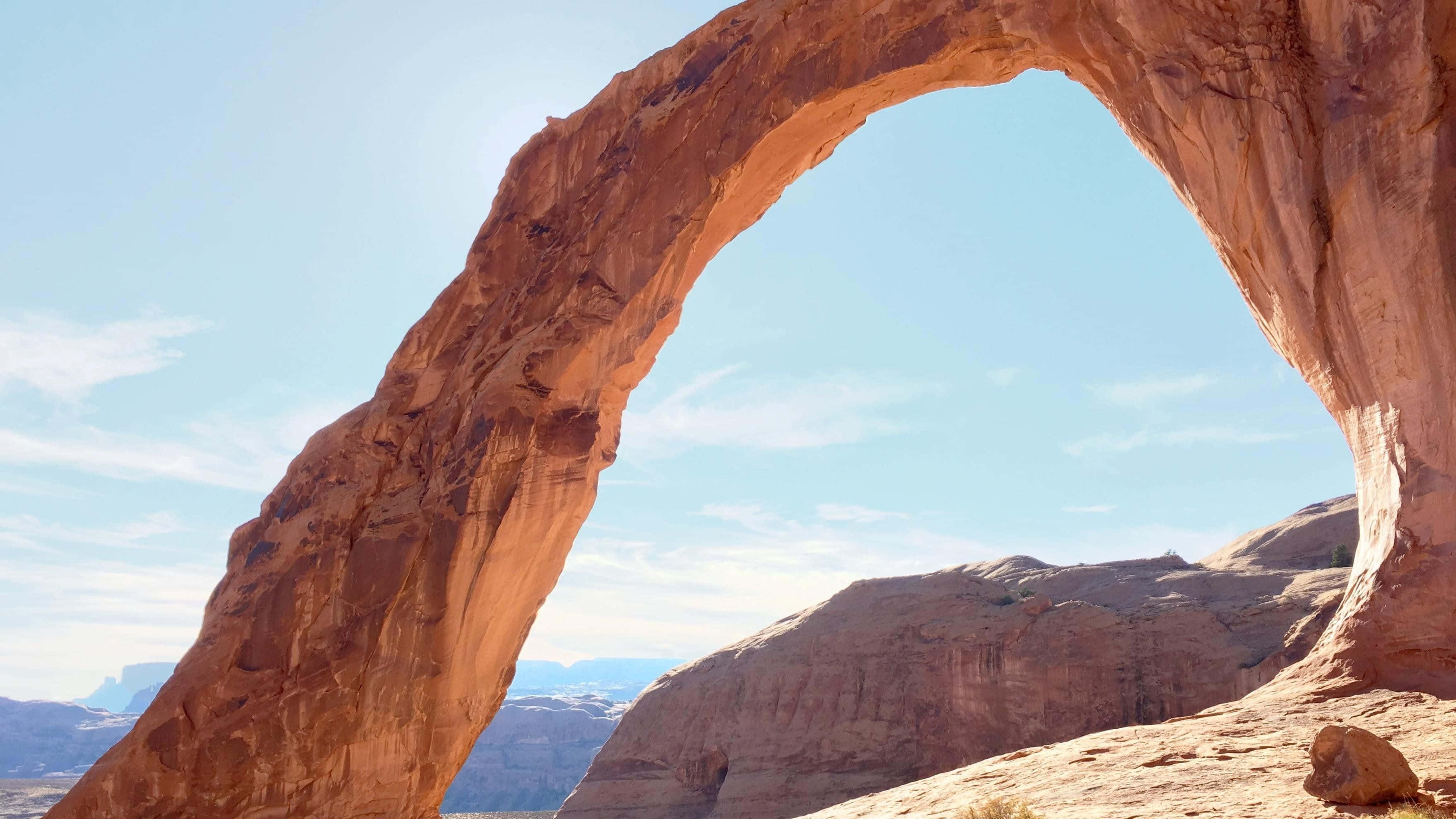 Desert Arch, red sandstone arch, clear blue sky, 2K Desktop Wallpaper