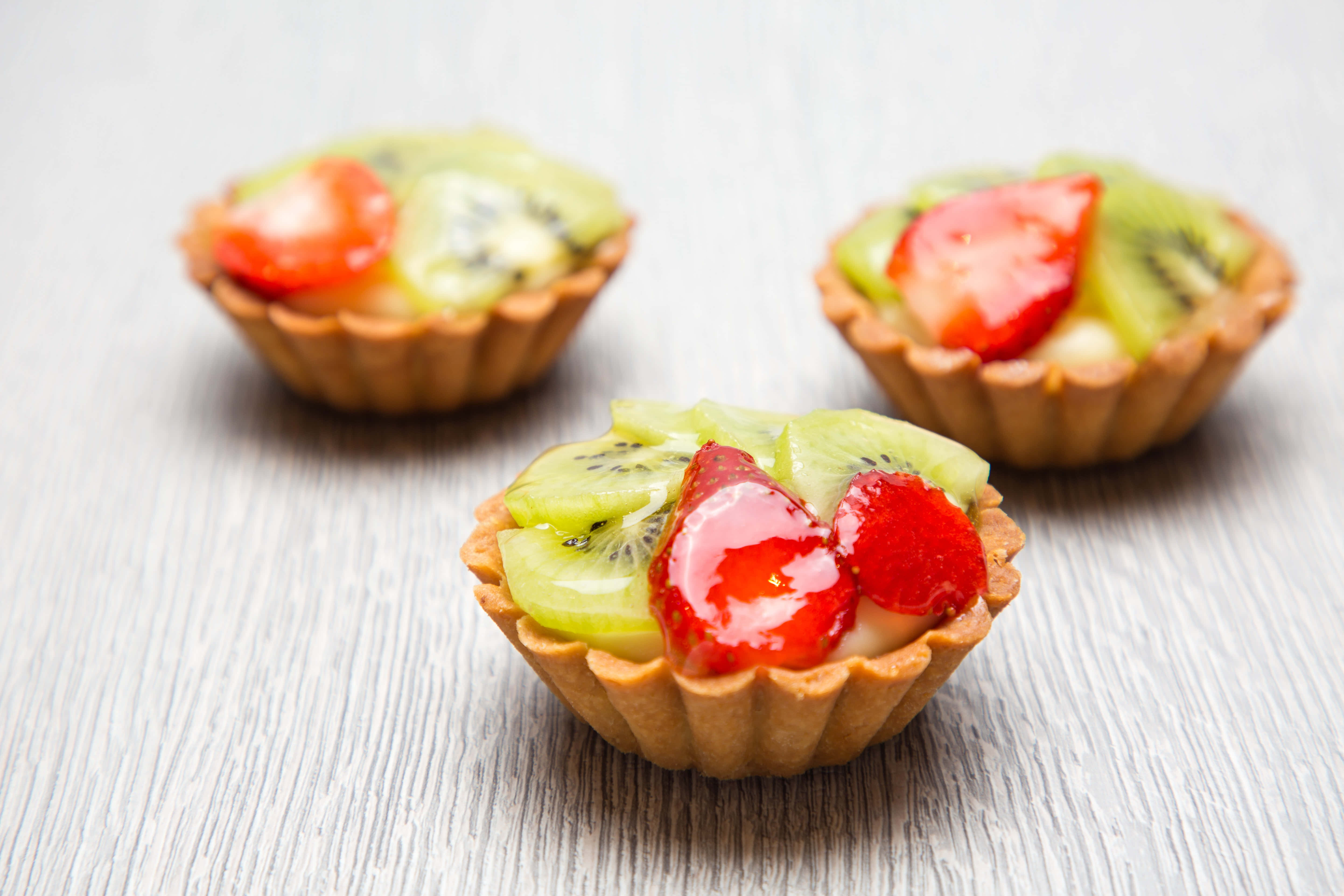mini berry tart, golden tartlets, glossy strawberries, 5K Desktop Wallpaper