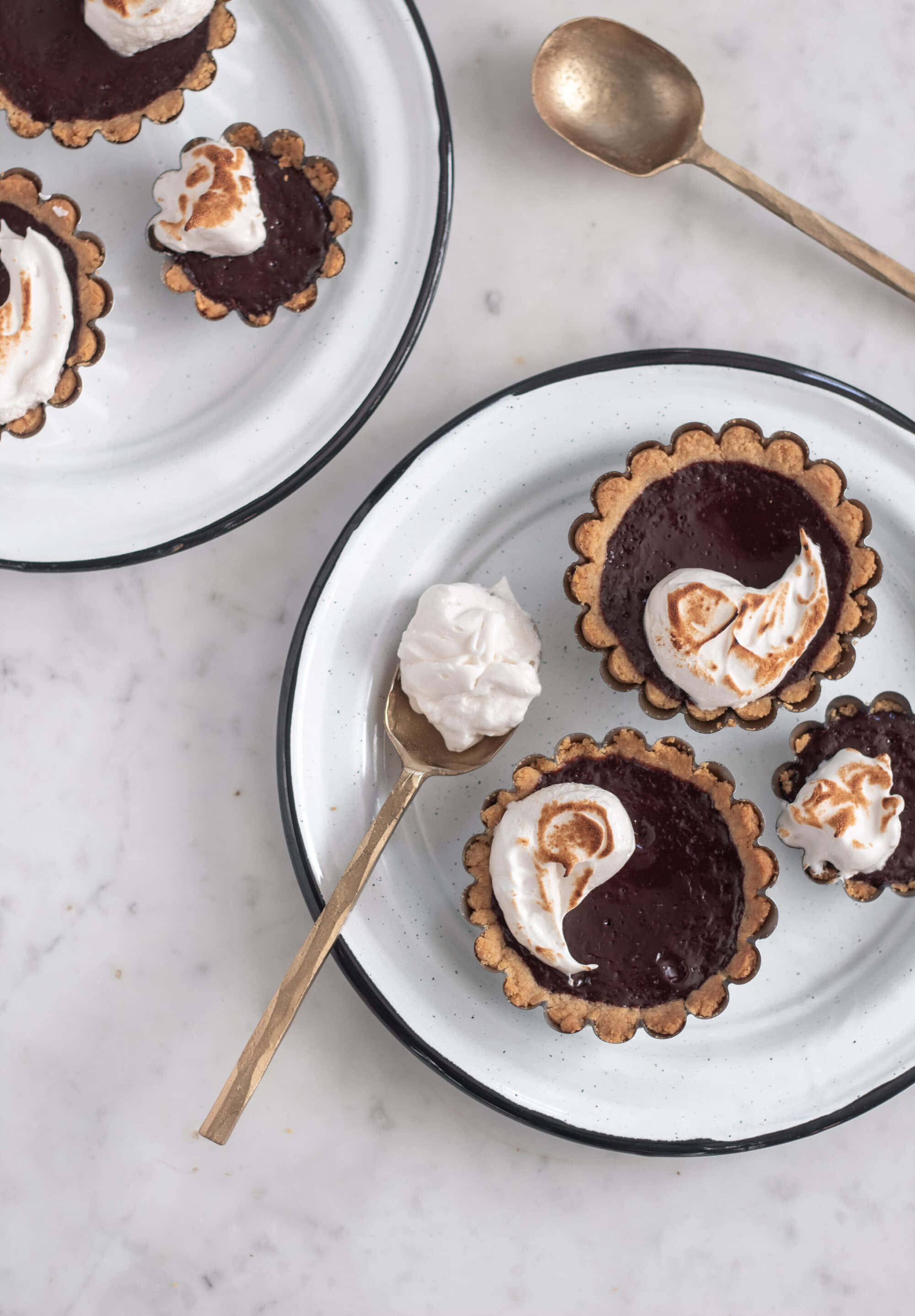 Milk And Choco Tart, chocolate tarts, toasted meringue, 2K Phone Wallpaper