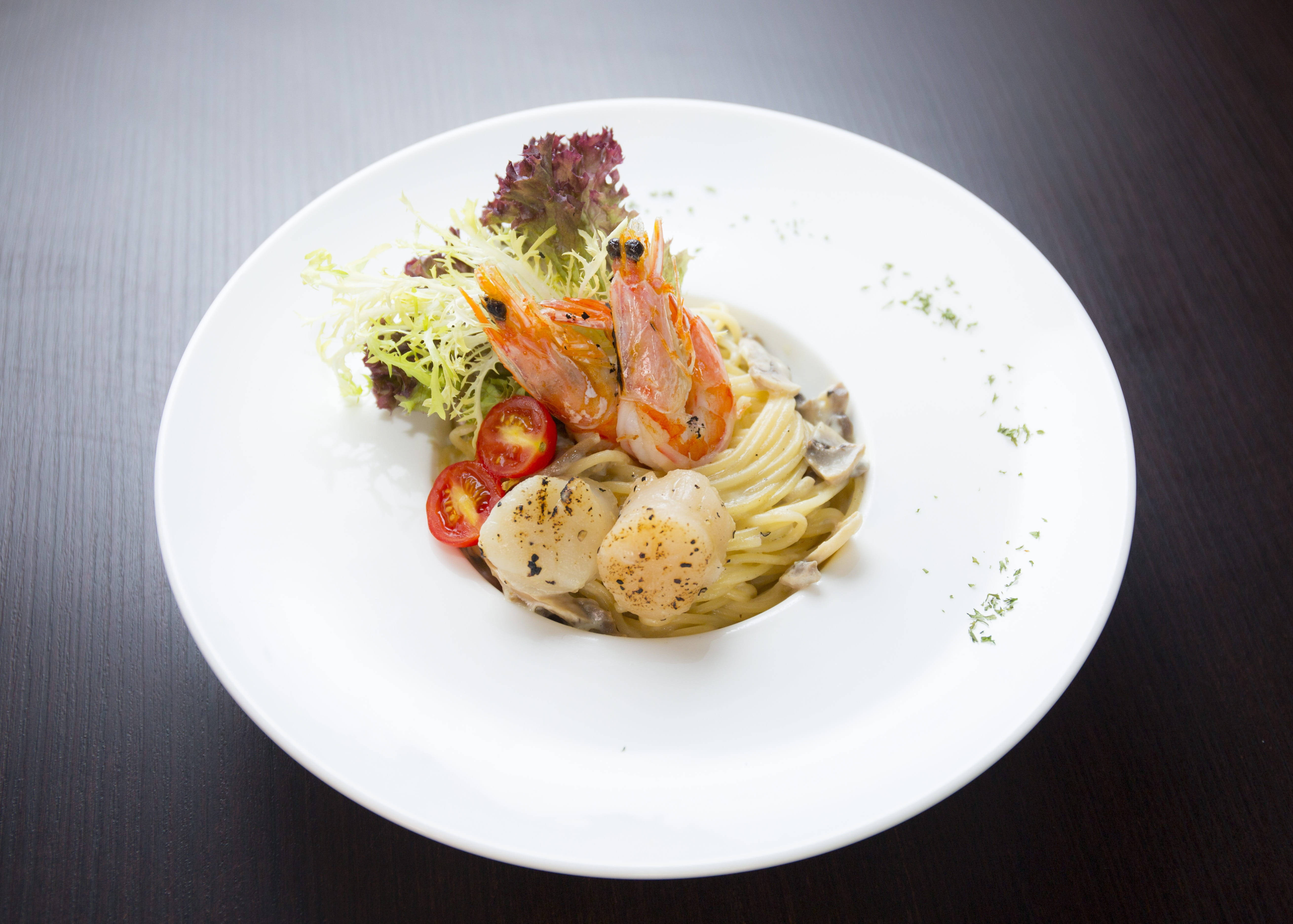scallops, shrimp, cherry tomatoes, 5K Desktop Wallpaper