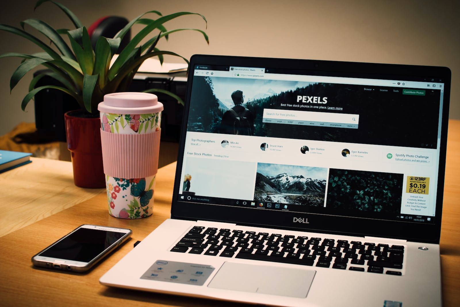 Dell Laptop, Pexels website, wooden desk, HD Desktop Wallpaper