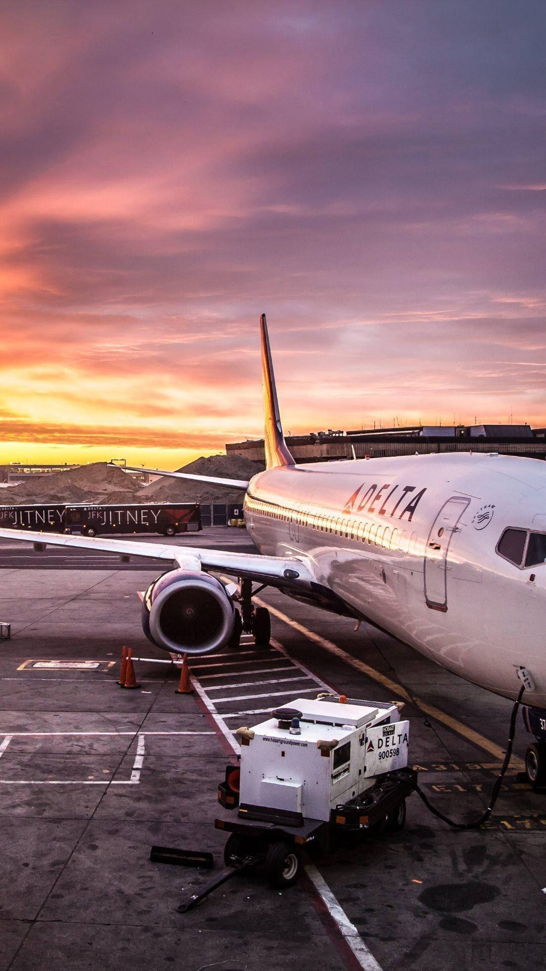 Delta Airlines, airplane, airport tarmac, Full HD Phone Wallpaper