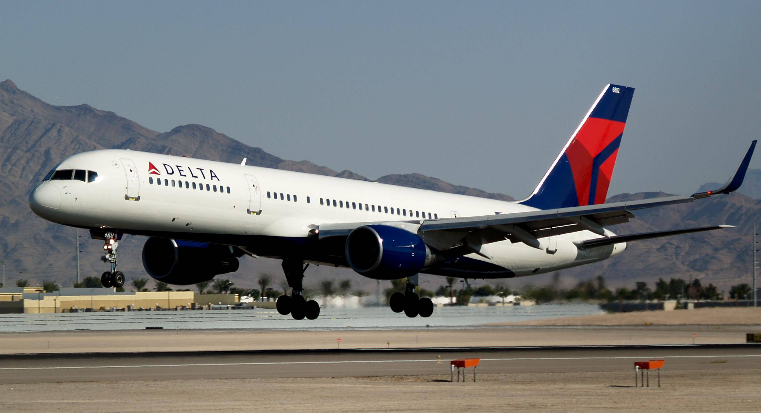 Delta Airlines, airplane, desert runway, Full HD Desktop Wallpaper
