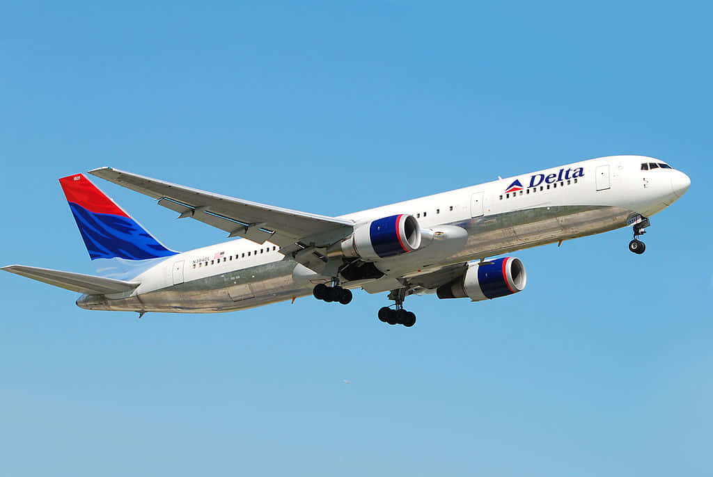 Delta Airlines, jetliner, landing gear down, SD Desktop Wallpaper