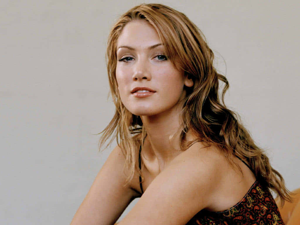 Delta Goodrem, wavy blonde hair, plain light gray background, SD Desktop Wallpaper