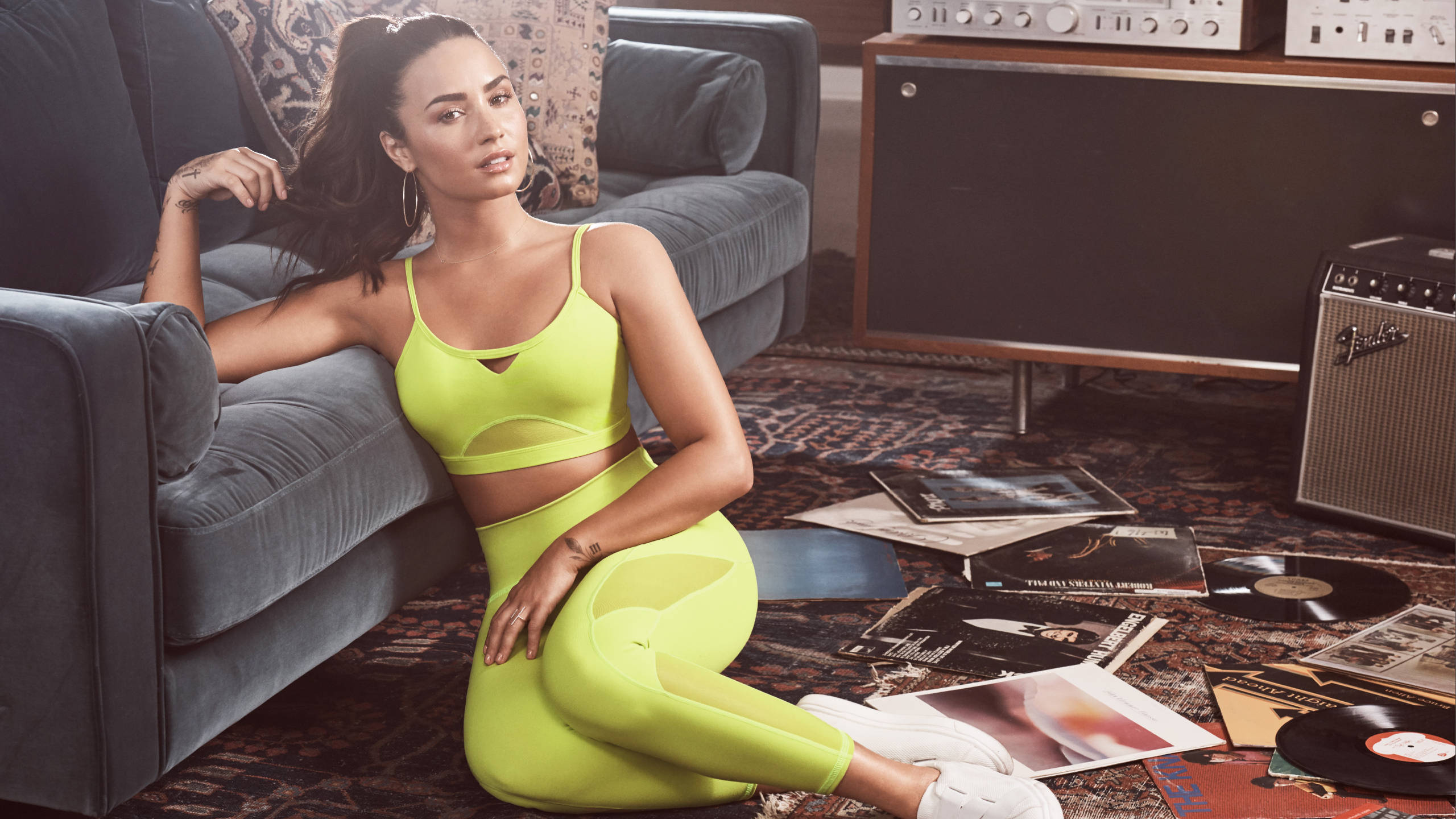 Demi Lovato, neon workout gear, rug, 2K Desktop Wallpaper