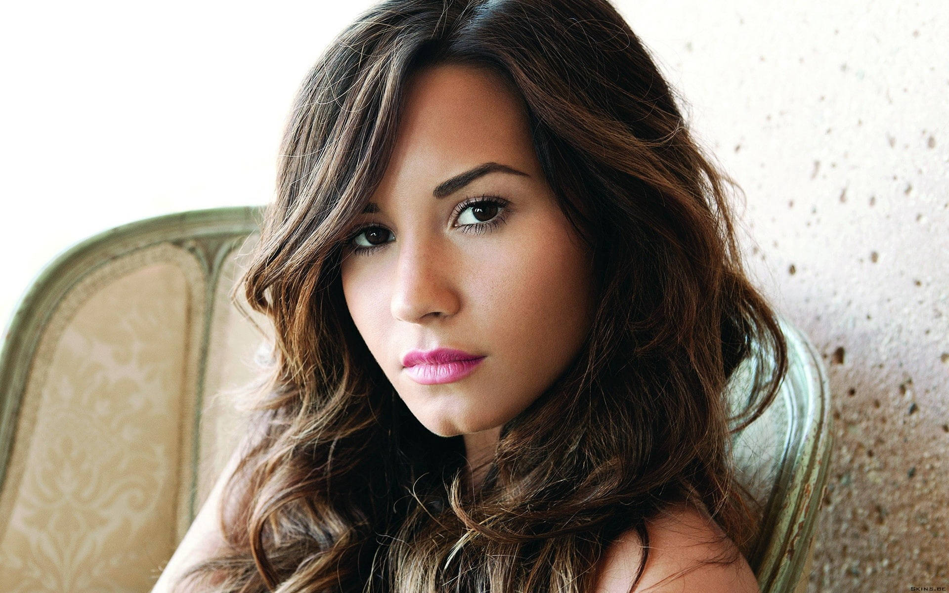 Demi Lovato, long wavy brown hair, pink lips, Full HD Desktop Wallpaper