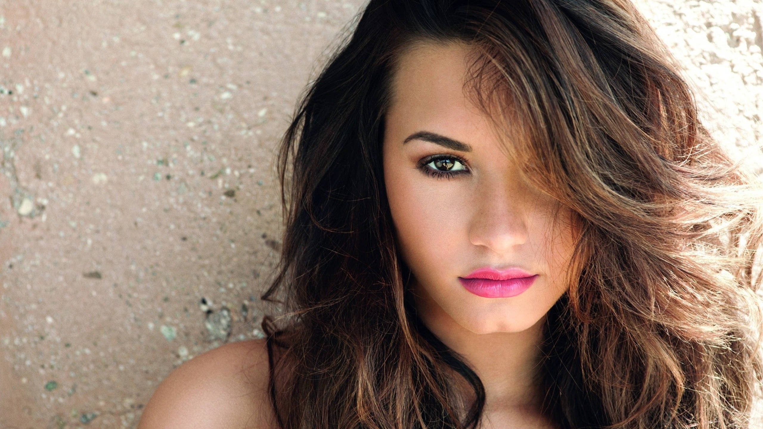 Demi Lovato, long dark hair, bright pink lips, 2K Desktop Wallpaper