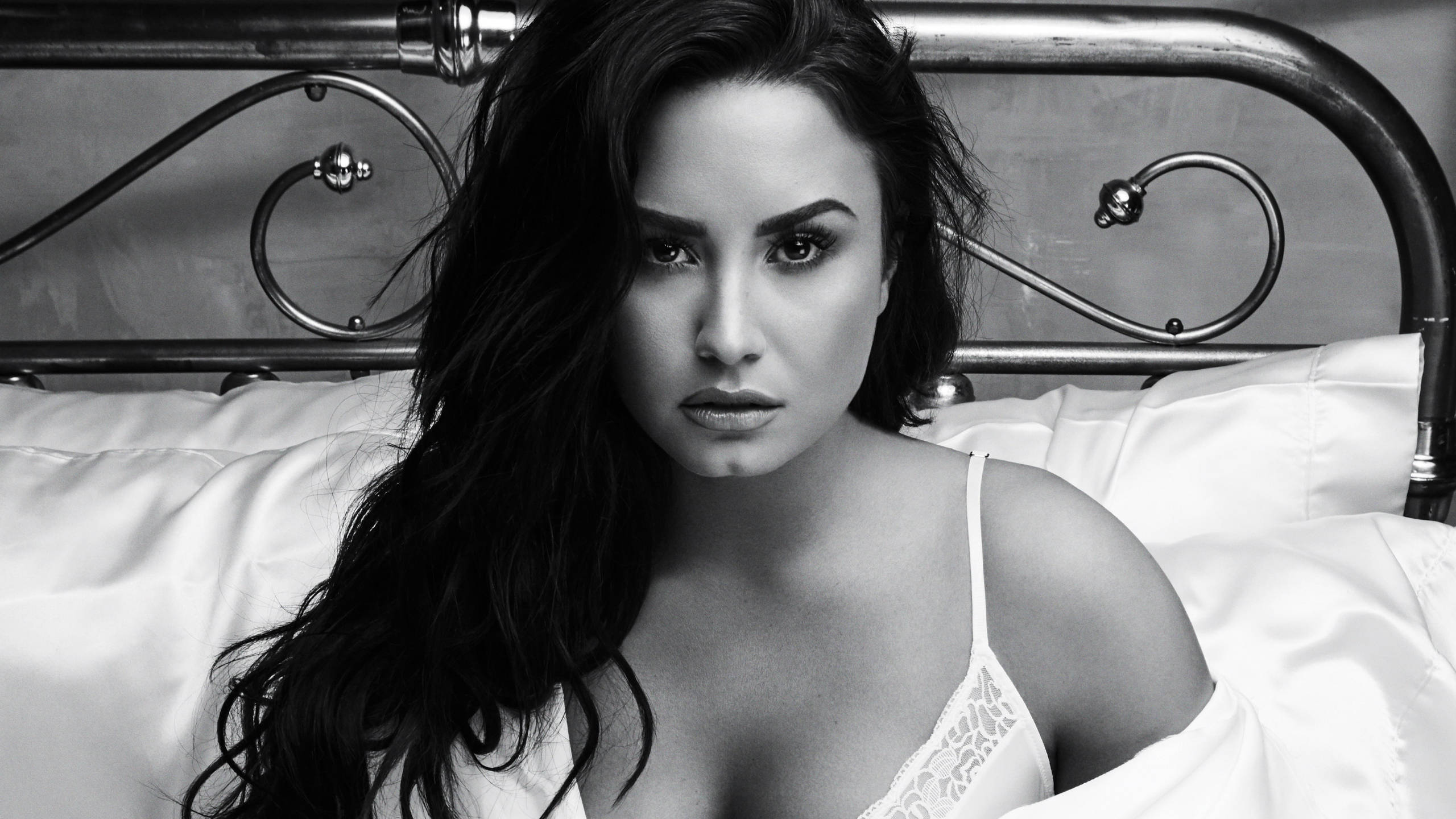 Demi Lovato, long dark hair, bed, 2K Desktop Wallpaper