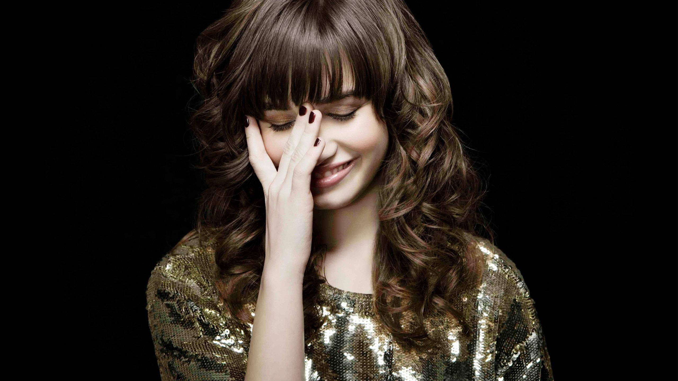 Demi Lovato, curly brown hair, gold sequined top, 2K Desktop Wallpaper