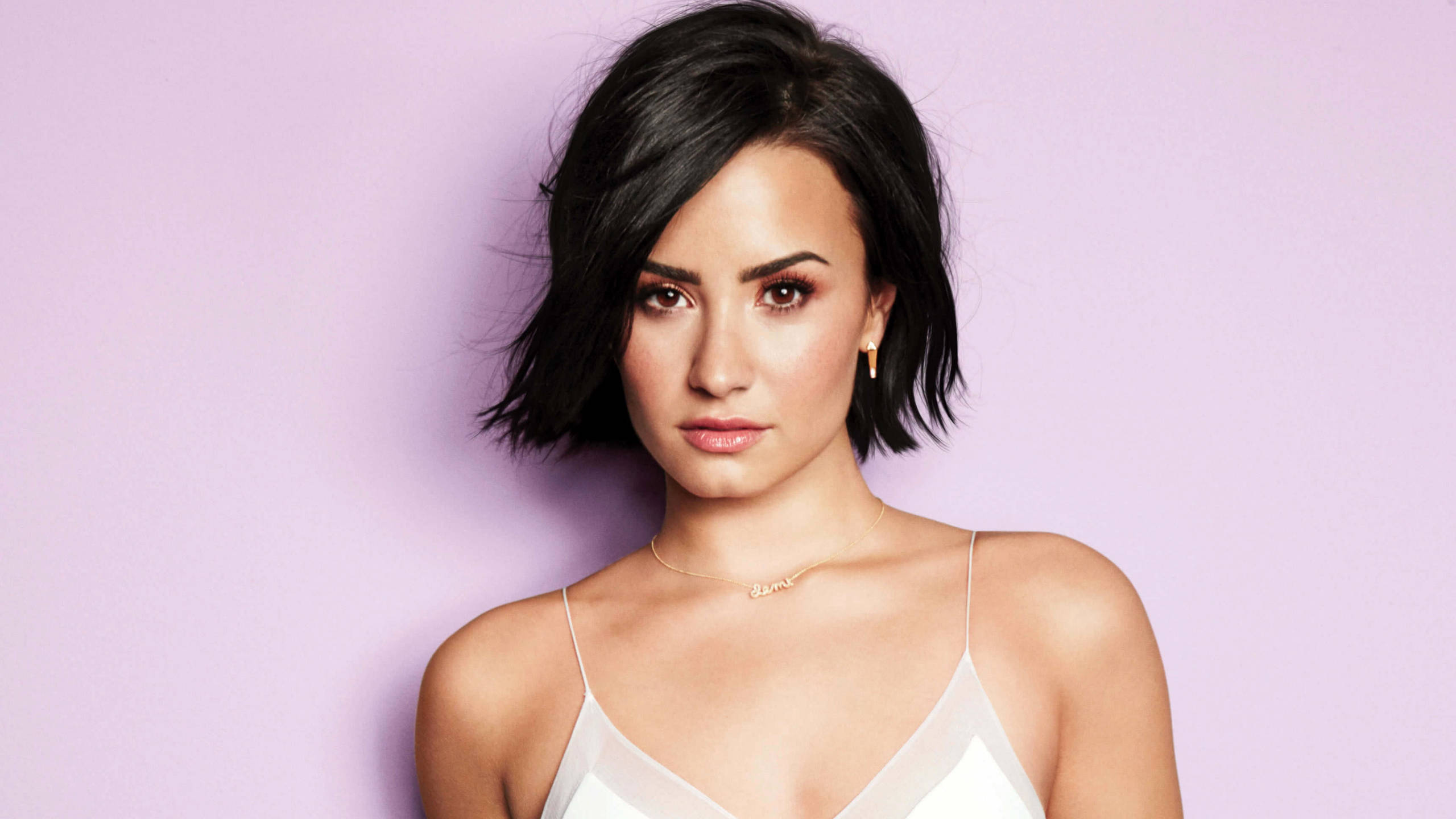 Demi Lovato, lavender, white top, 2K Desktop Wallpaper