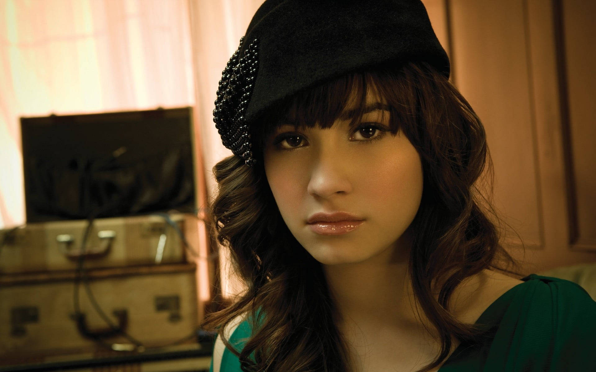 Demi Lovato, wavy brown hair, black beaded hat, Full HD Desktop Wallpaper