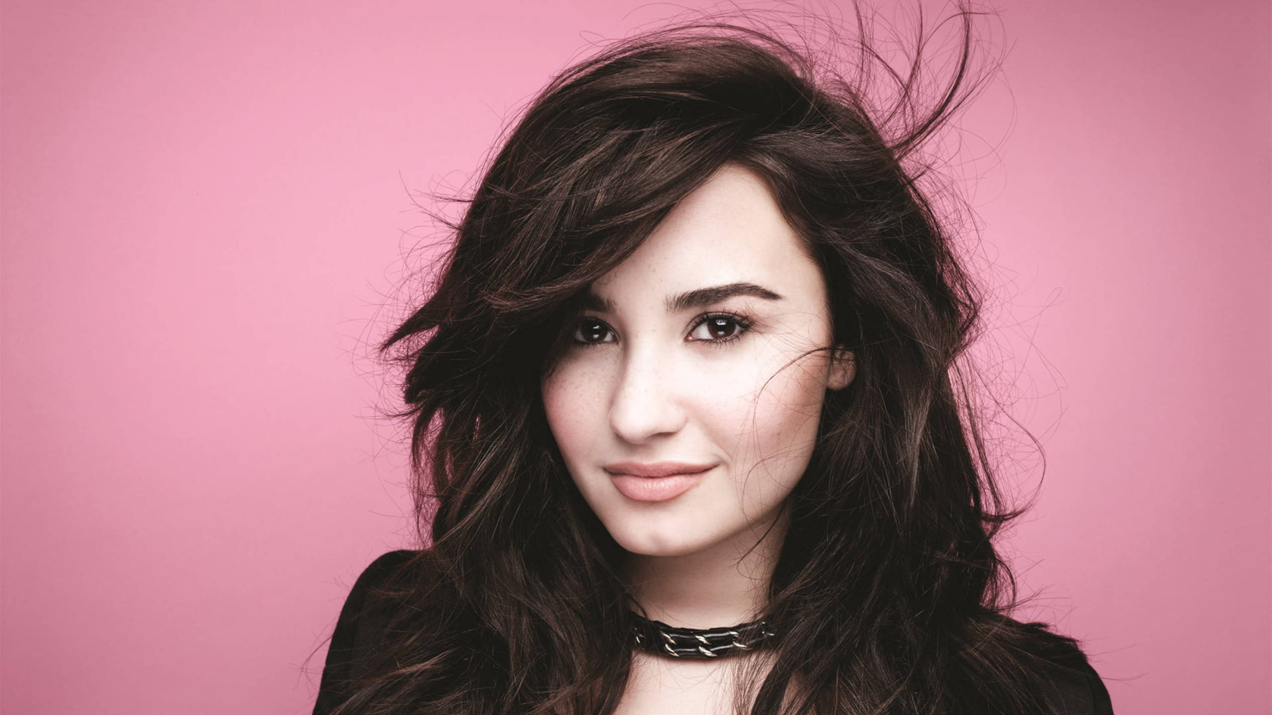 Demi Lovato, pink, solid pink studio background, 2K Desktop Wallpaper