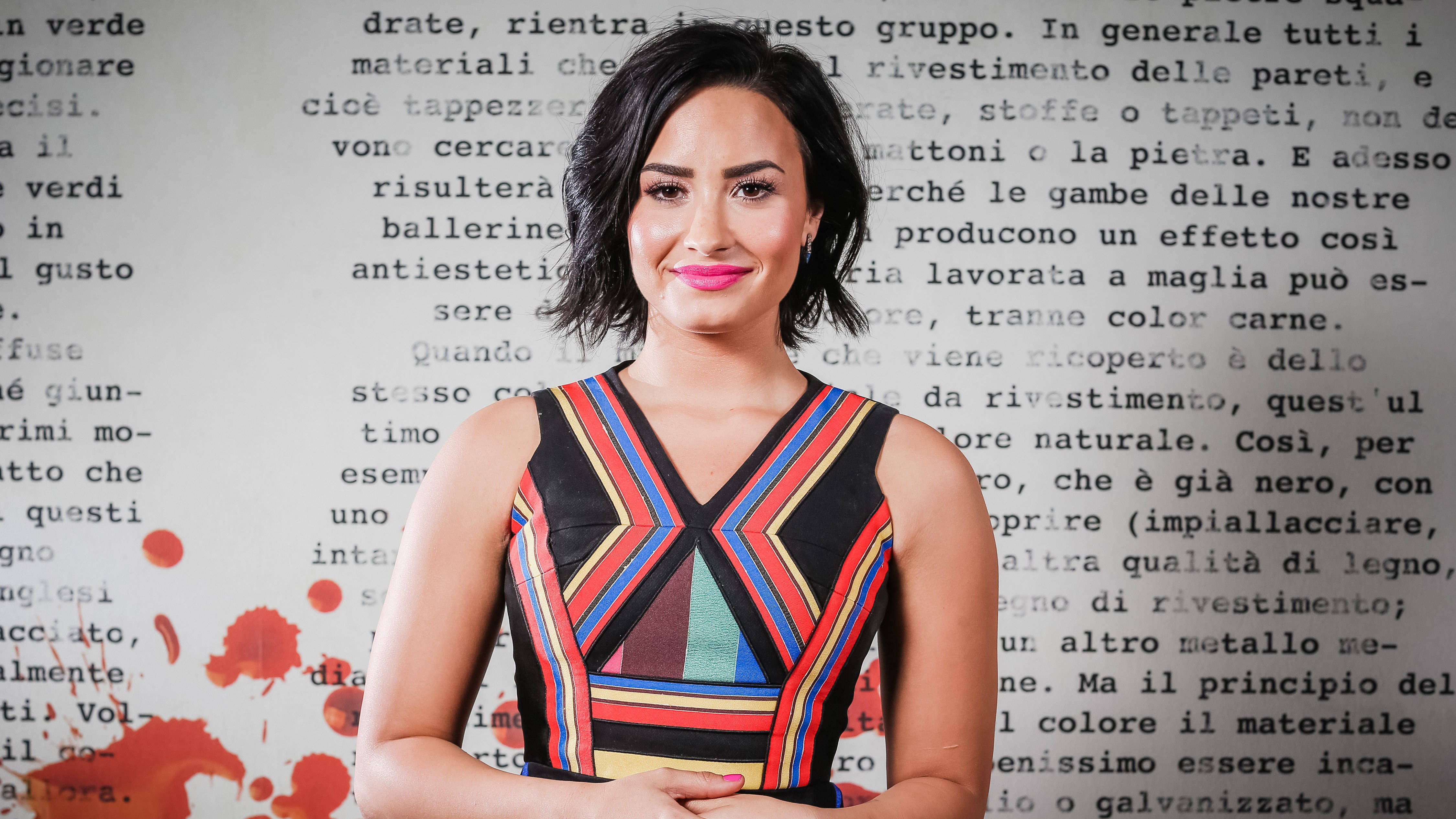 Demi Lovato, short dark hair, bright pink lipstick, 4K Desktop Wallpaper
