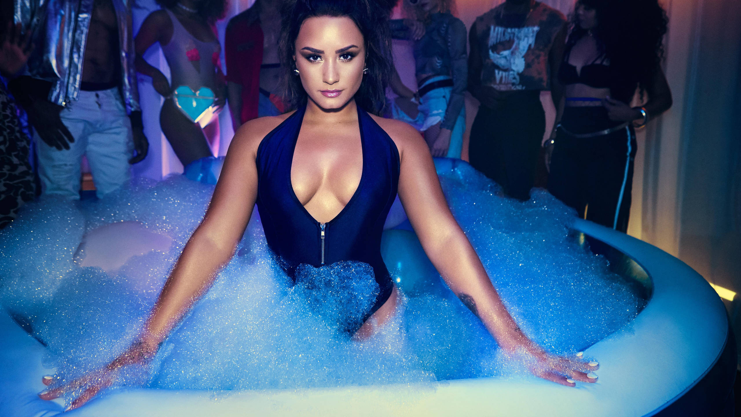 Demi Lovato, navy blue swimsuit, bubble bath, 2K Desktop Wallpaper