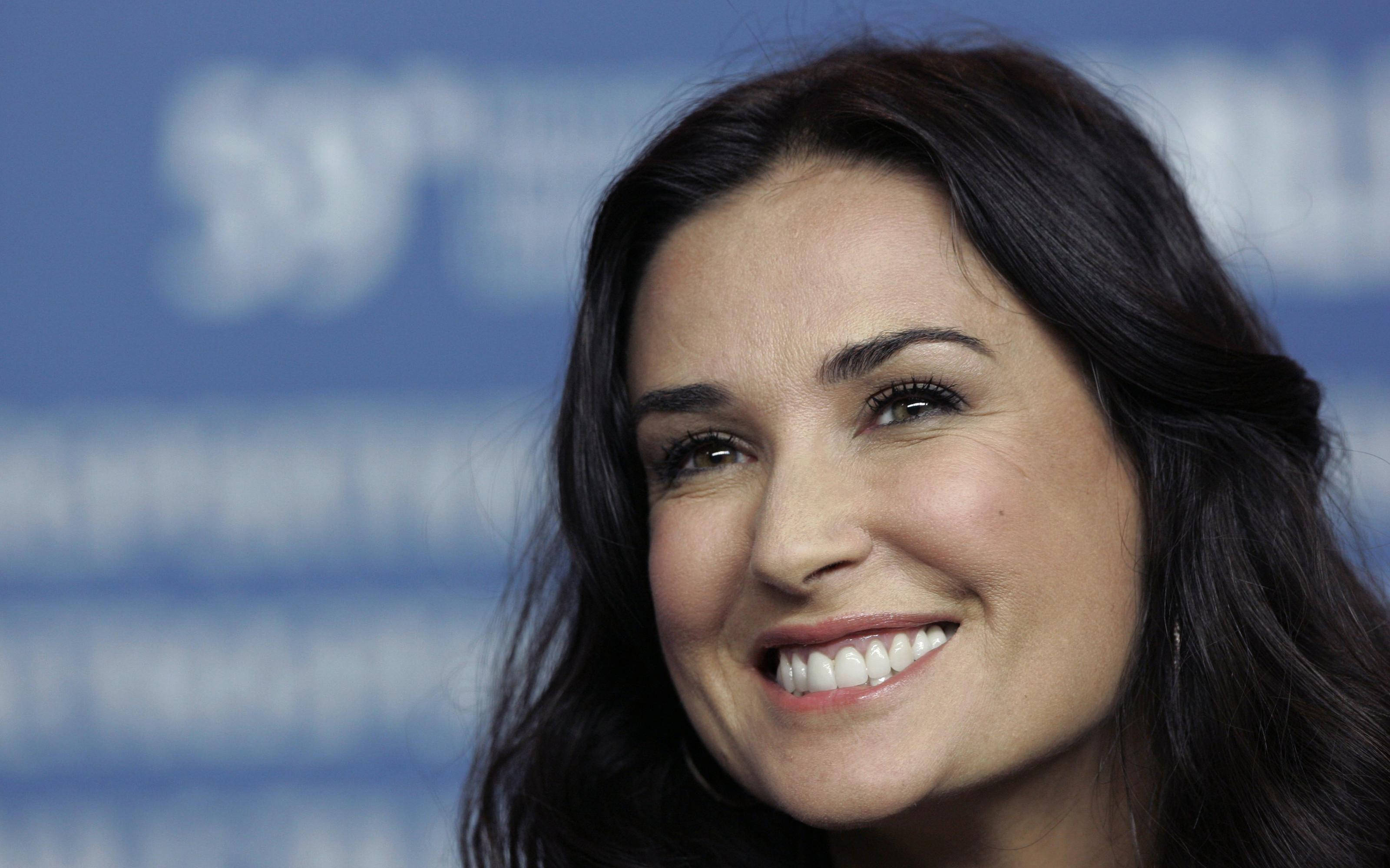 Demi Moore, close-up portrait, dark hair, 2K Desktop Wallpaper