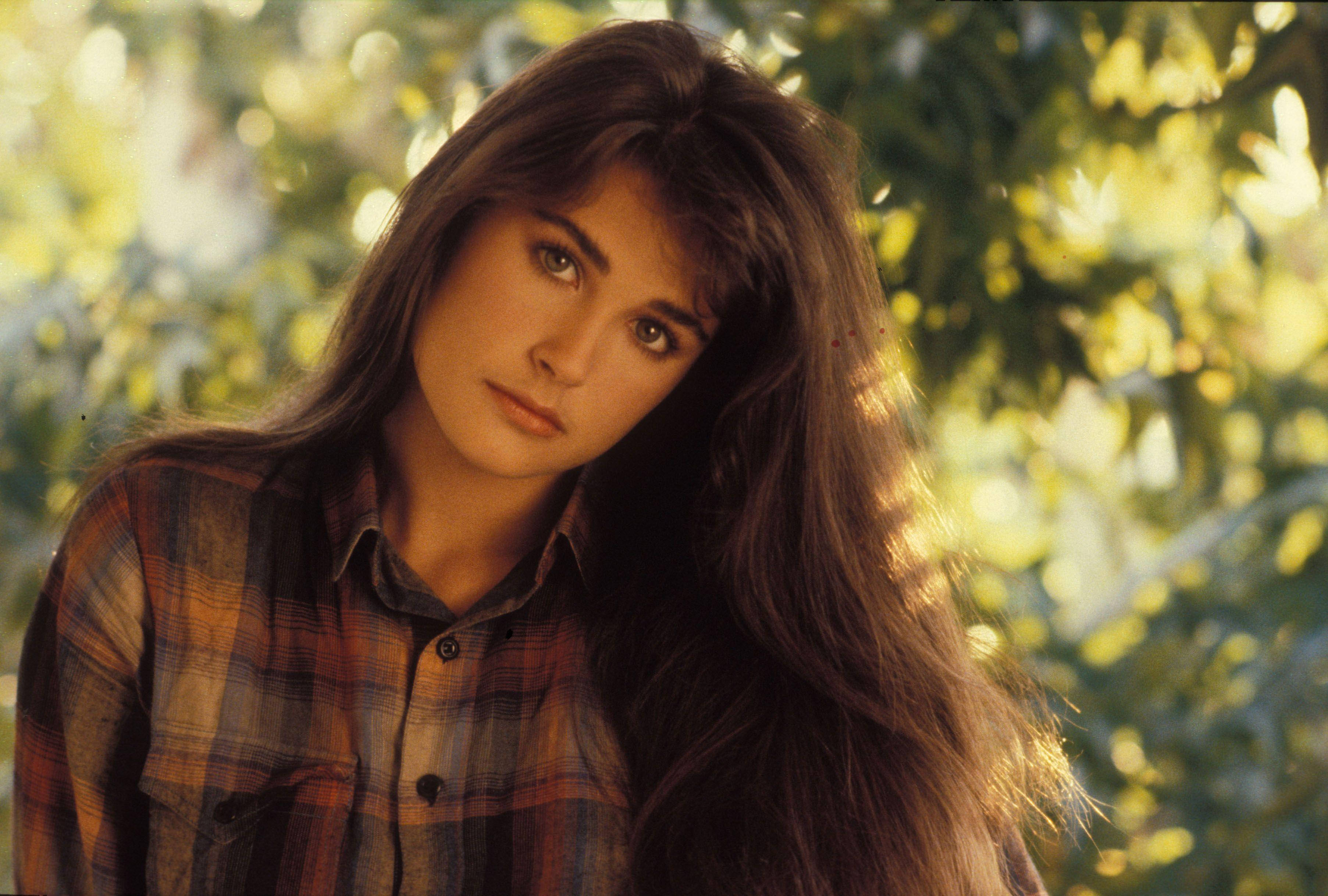 Demi Moore, young still shot, long brown hair, 2K Desktop Wallpaper